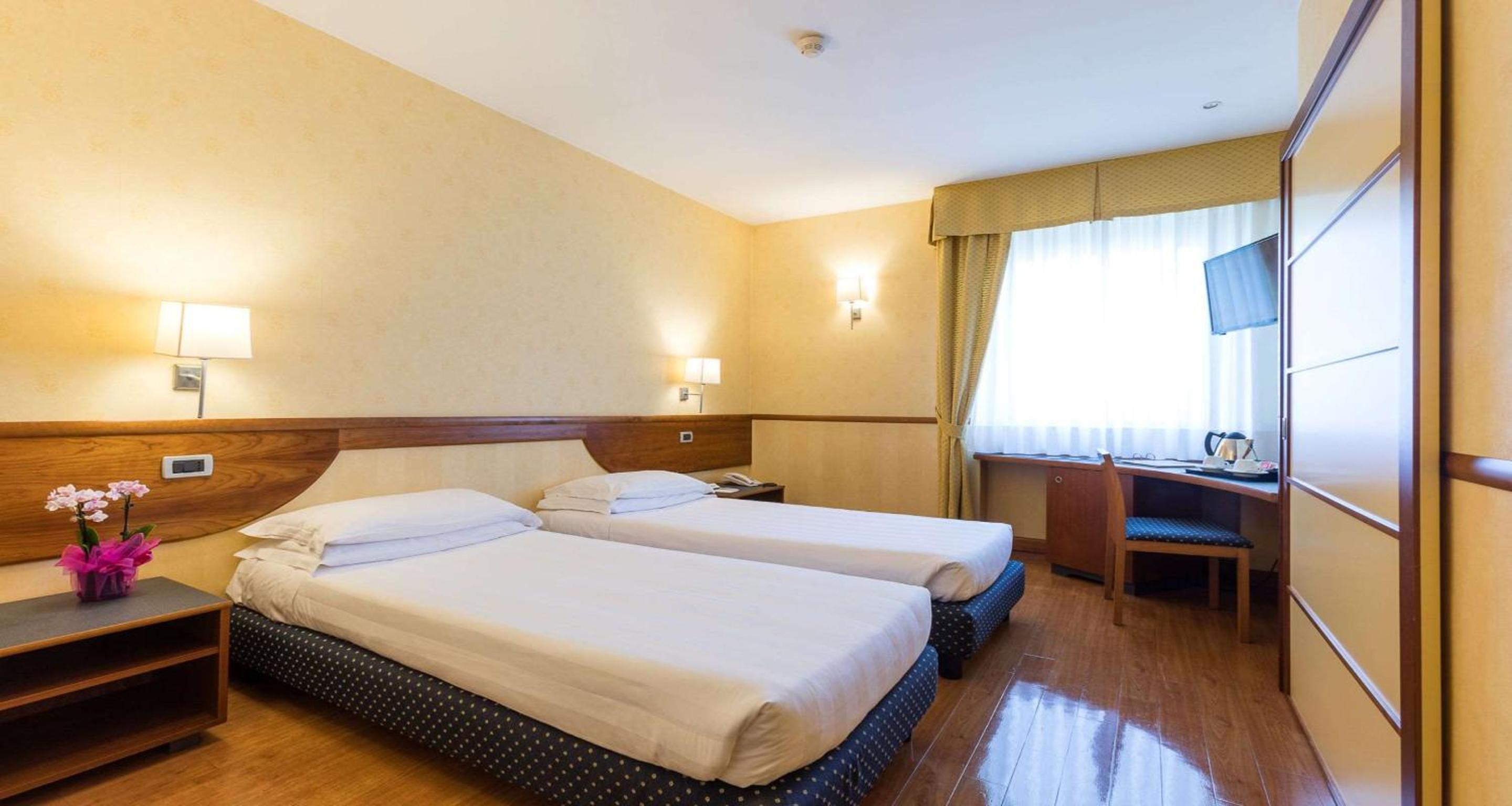 Classic Twin Room - Photo 3