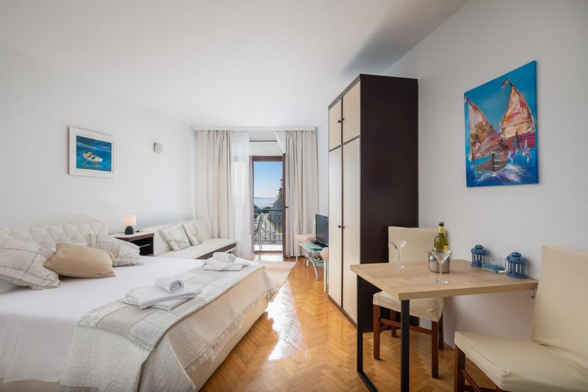 Studio with Balcony and Sea View photo 1
