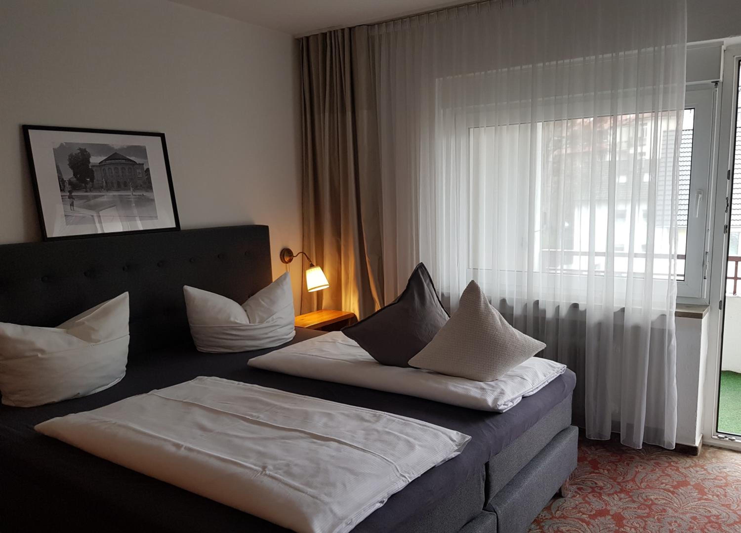 Double Room with Extra Bed and Balcony - Photo 5