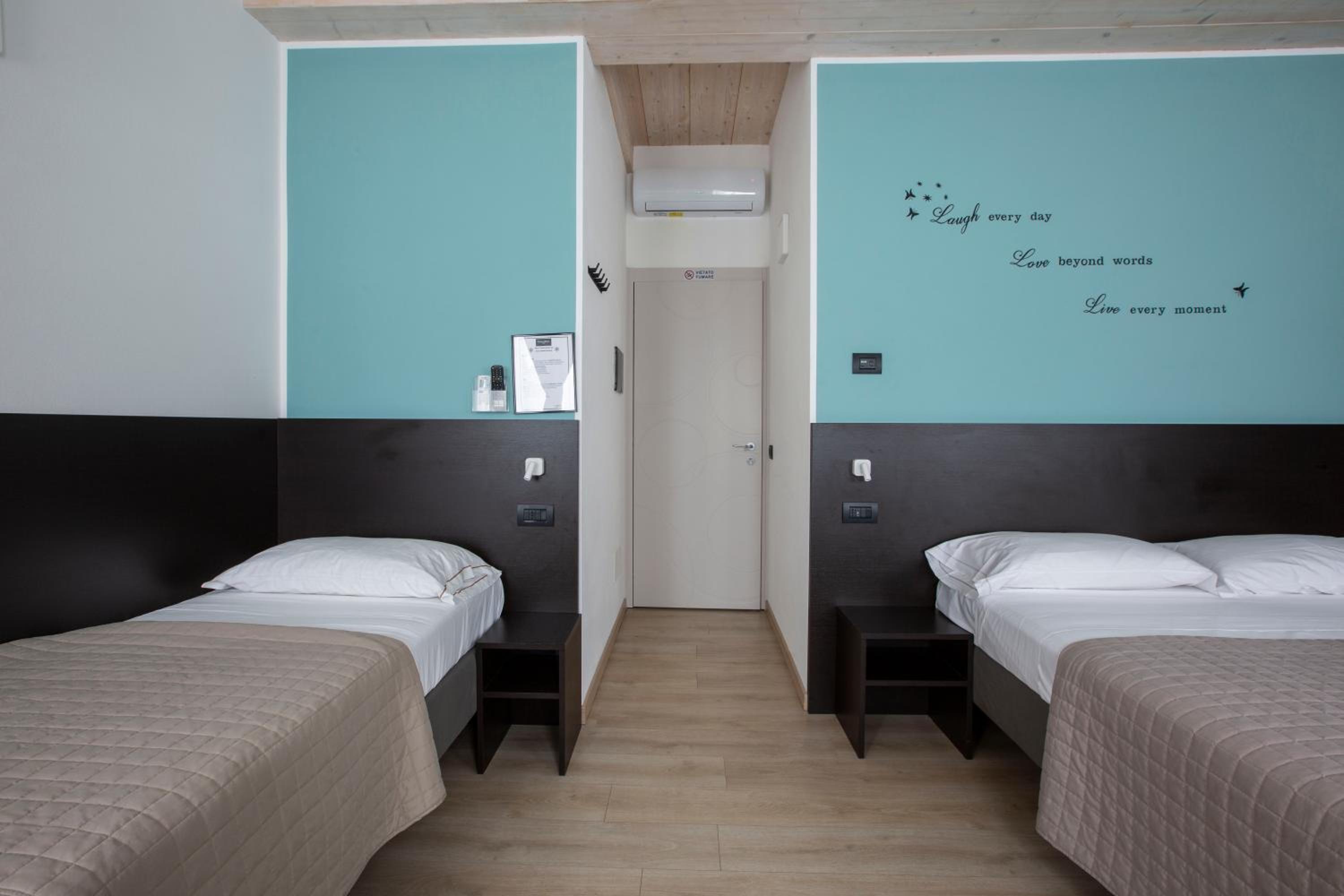 Standard Triple Room - Photo 9