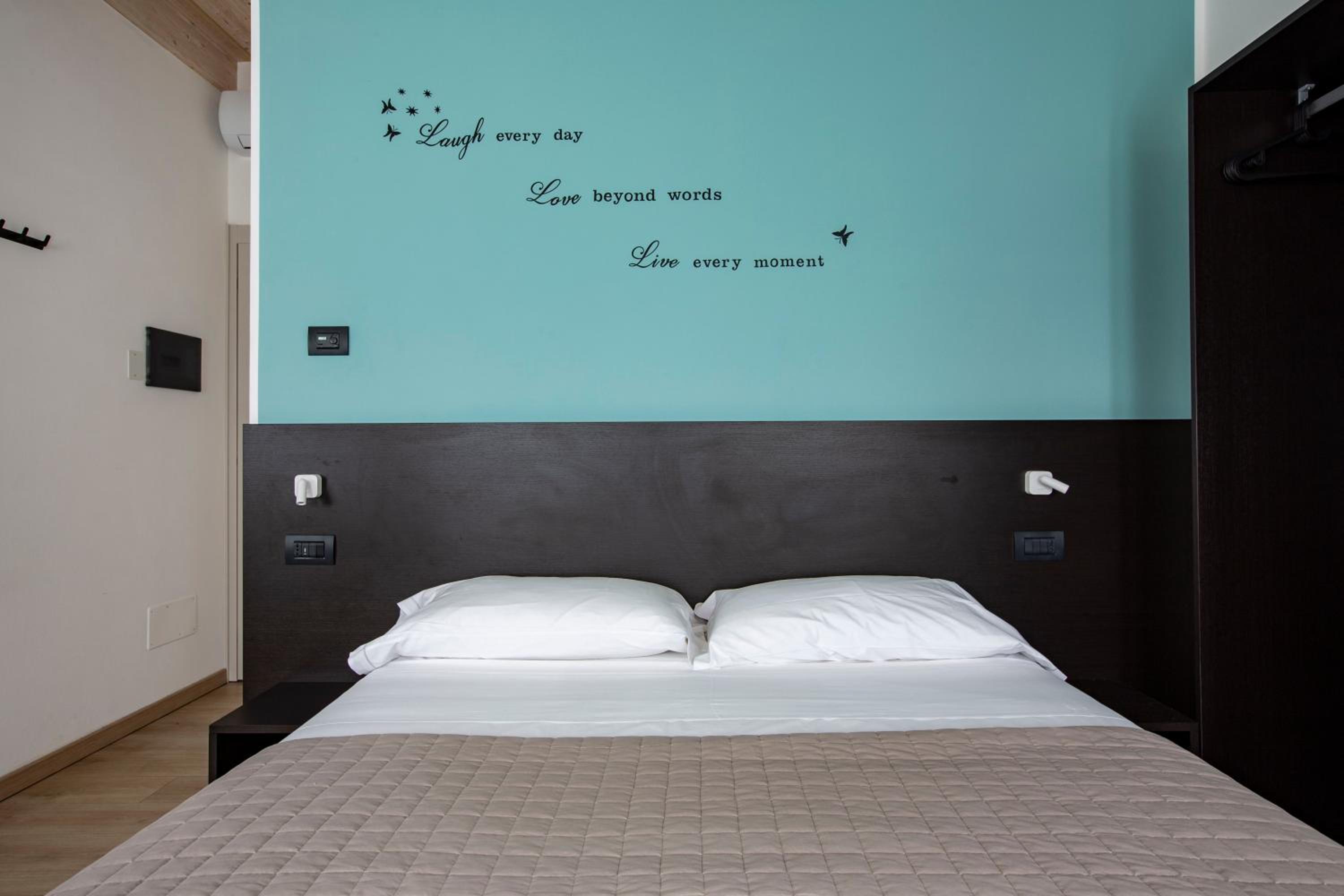 Standard Triple Room - Photo 10