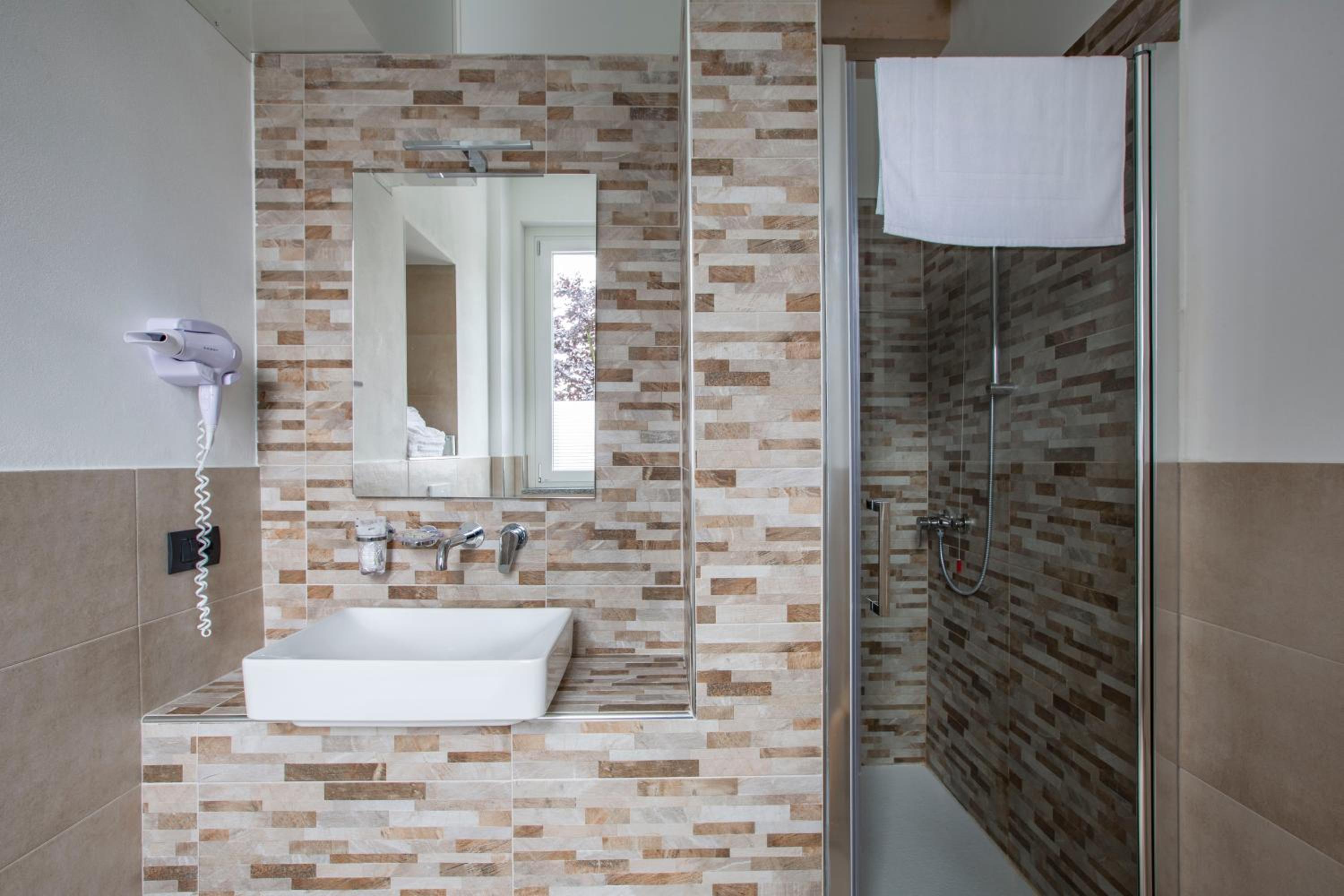 Standard Triple Room - Photo 7