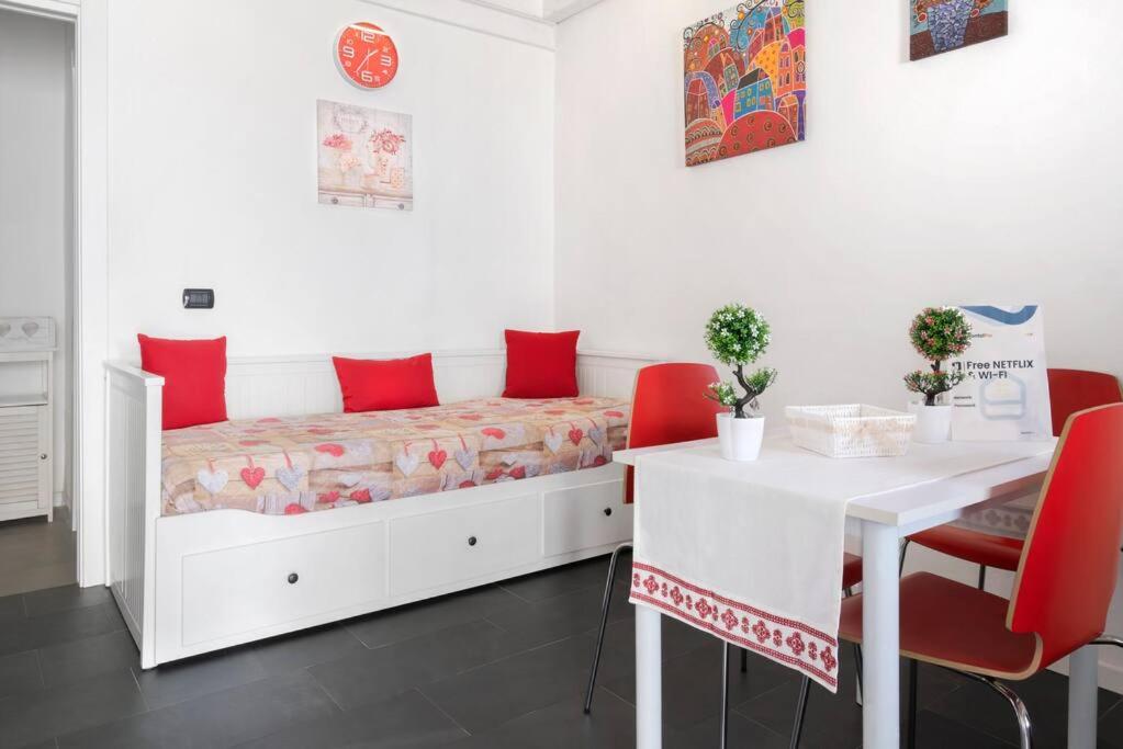 One-Bedroom House photo 1