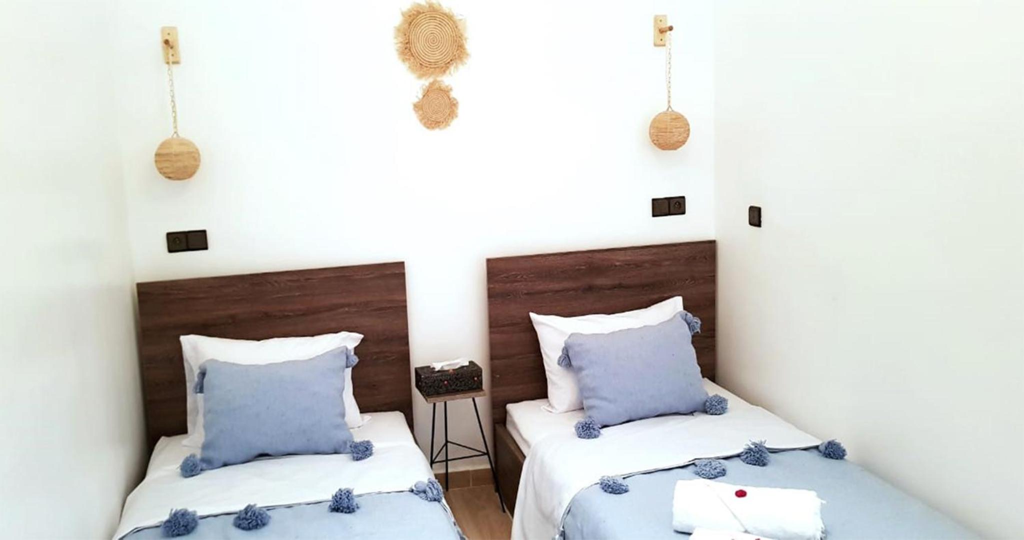 Standard Twin Room with Shared Bathroom photo 2