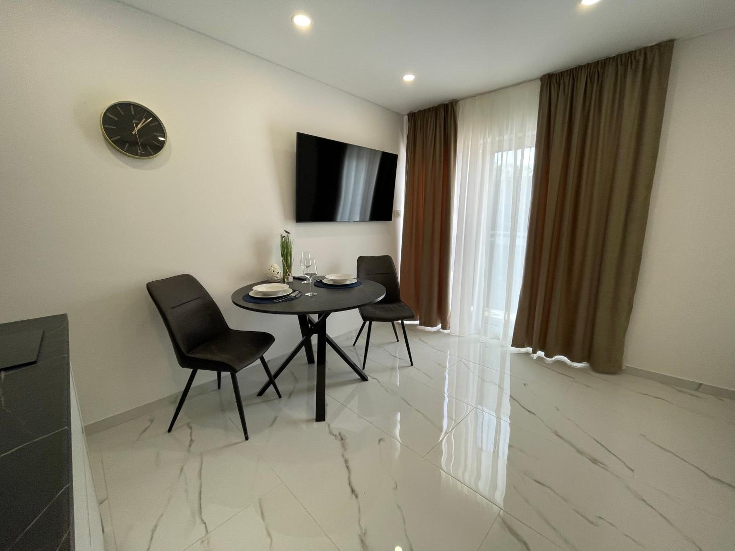 One-Bedroom Apartment photo 2