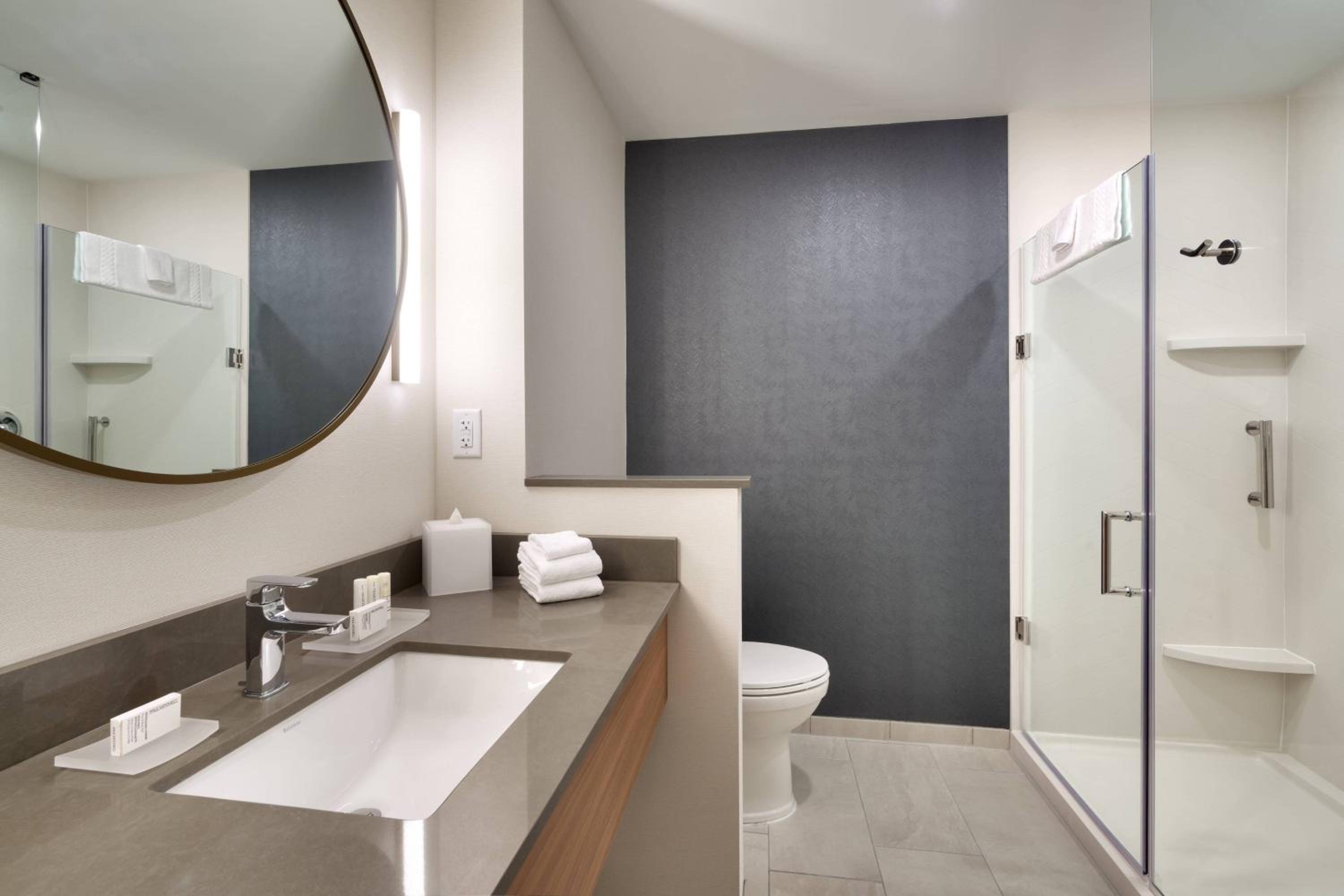 Guest Room, 1 King - Photo 4