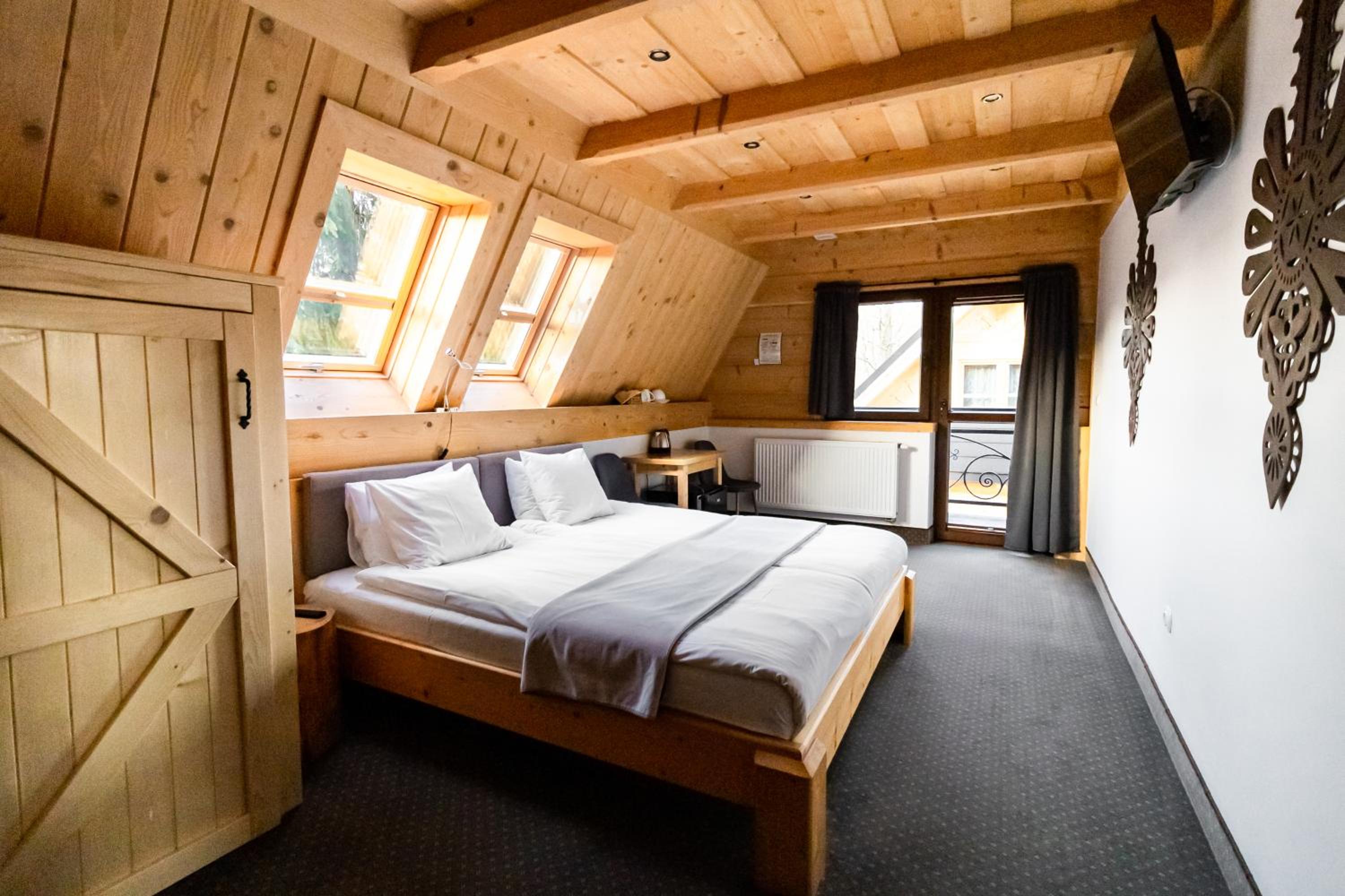 Deluxe Double Room with Balcony photo 3