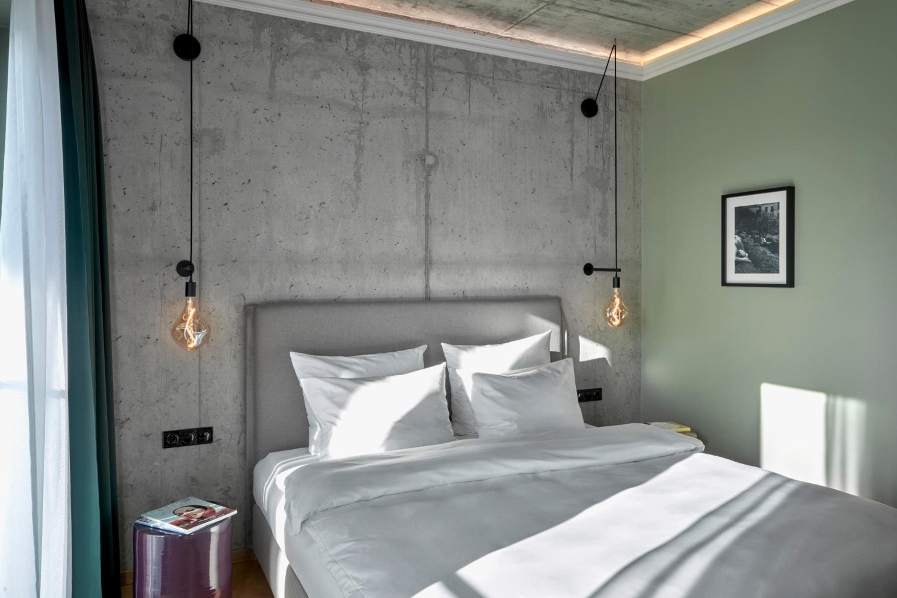 Premium Comfort, Guest room, 1 King, Courtyard view - Photo 1