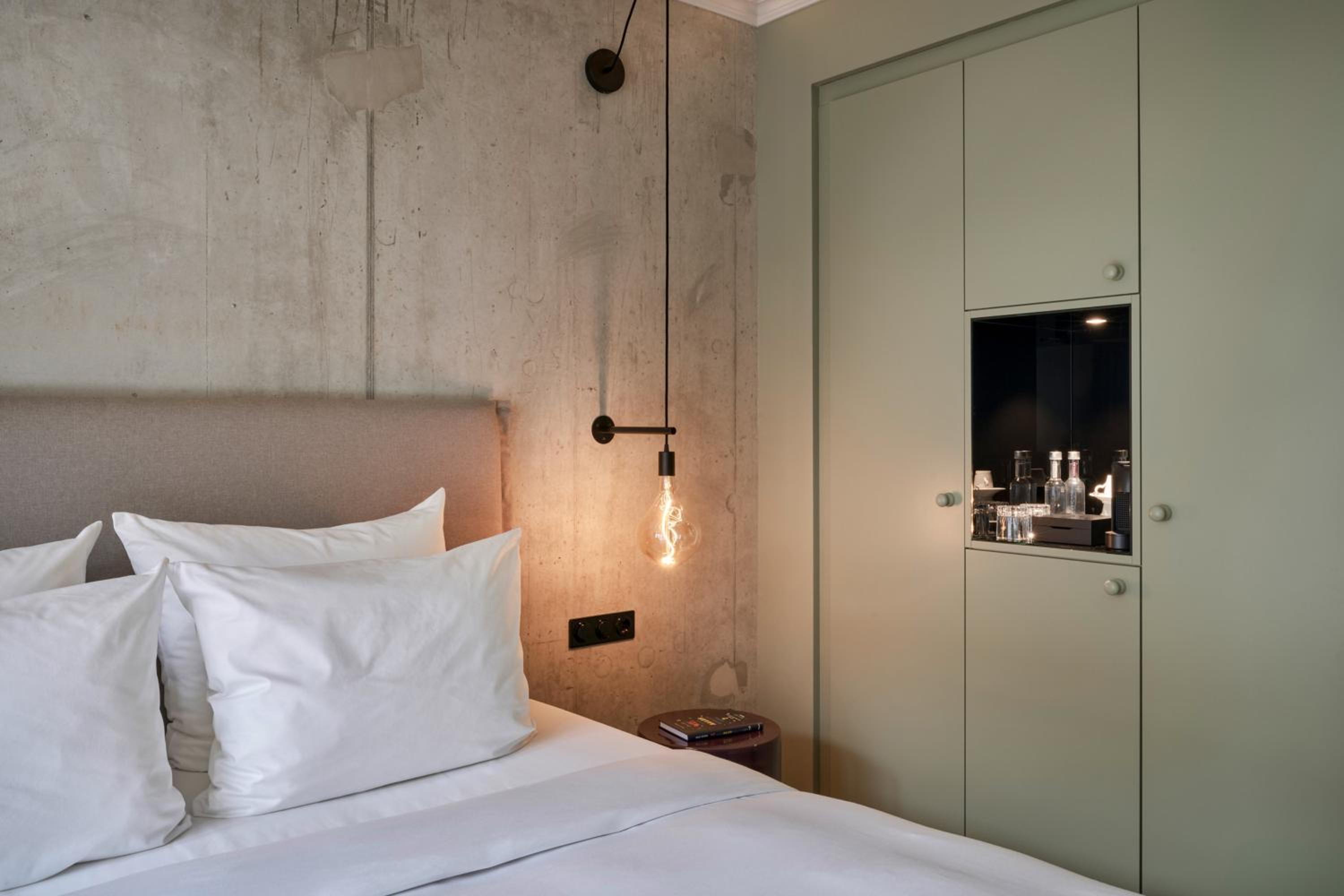Premium, Guest room, 1 King, City view - Photo 2
