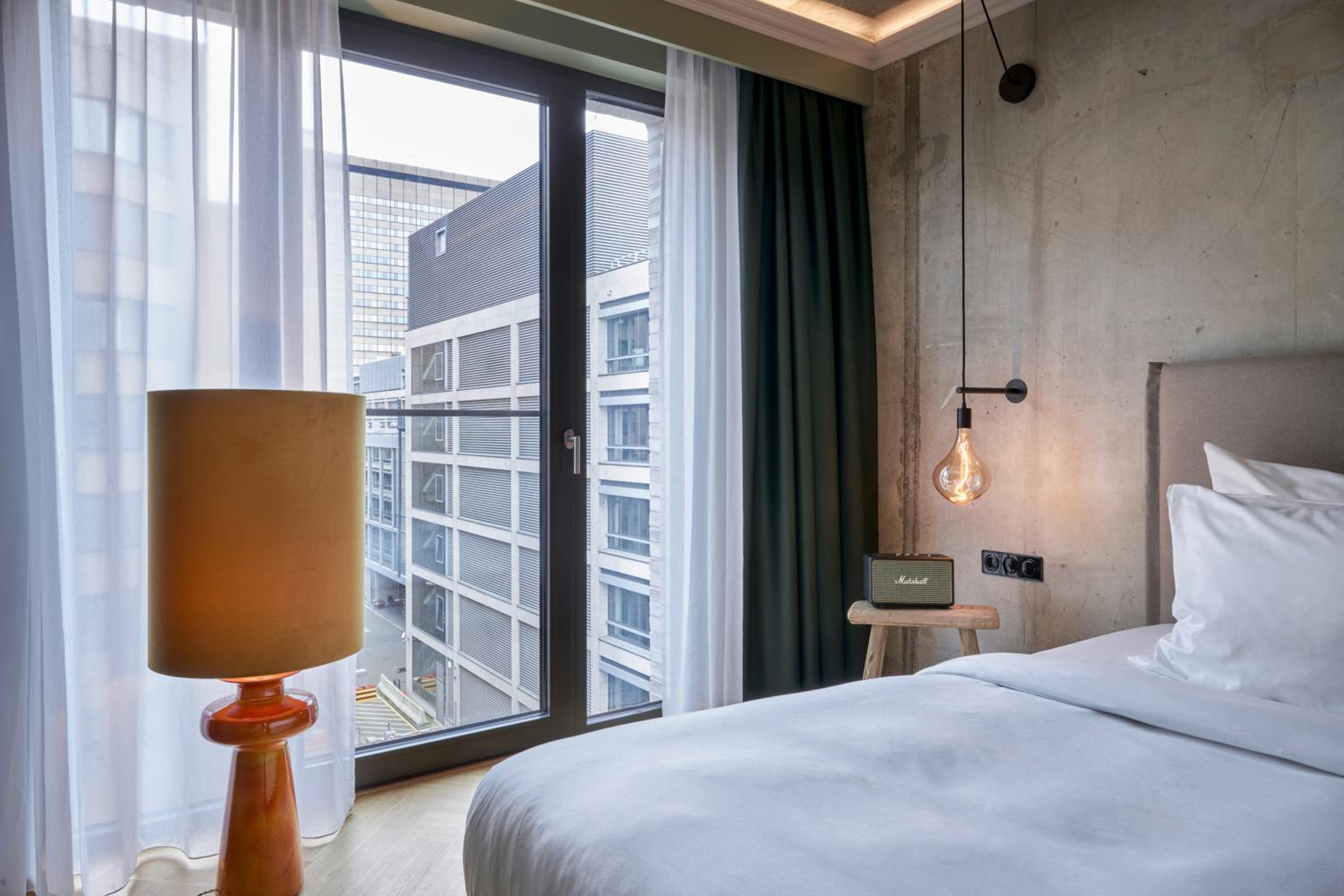 Premium, Guest room, 1 King, City view - Photo 1