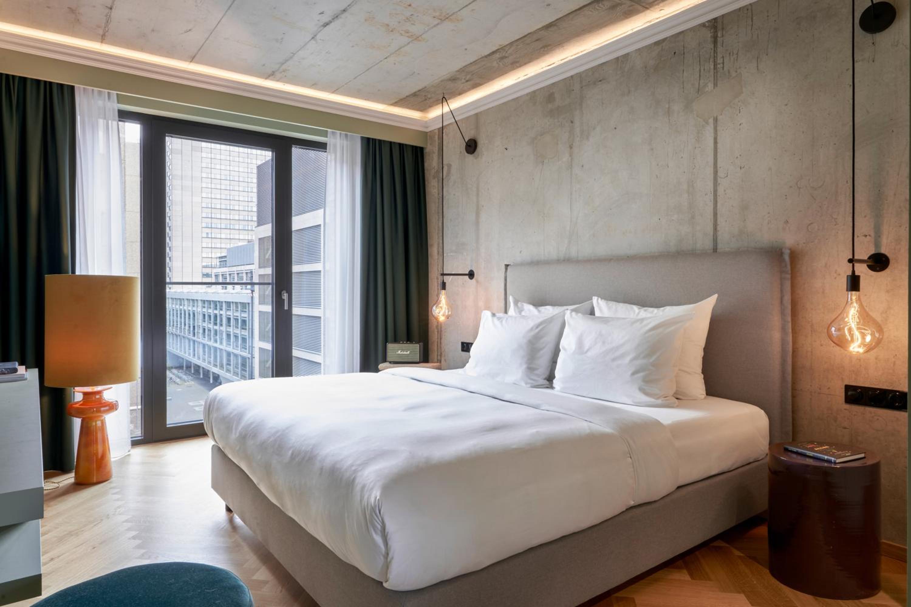 Premium, Guest room, 1 King, City view - Photo 3
