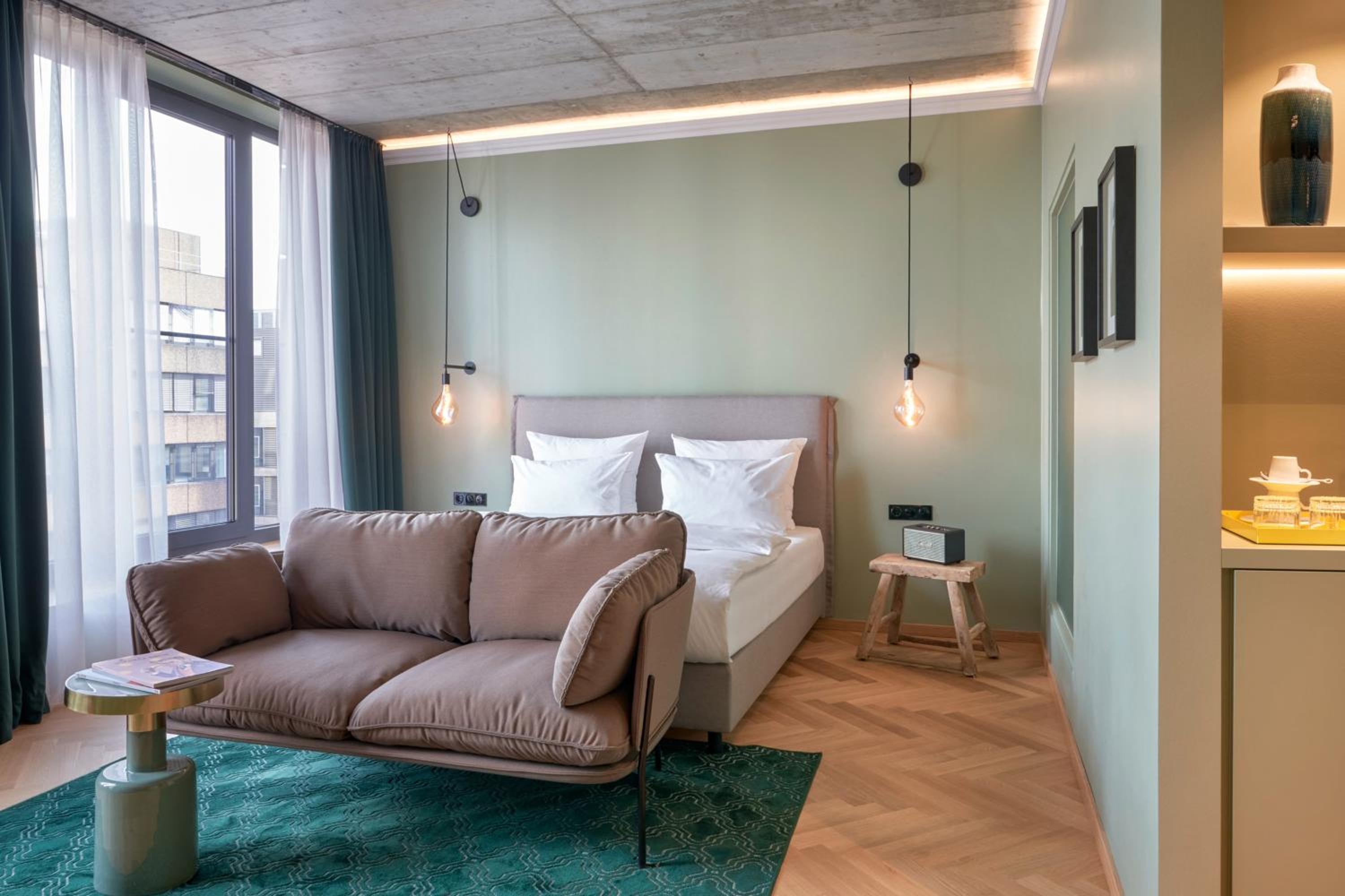 Junior Suite, 1 King, City view