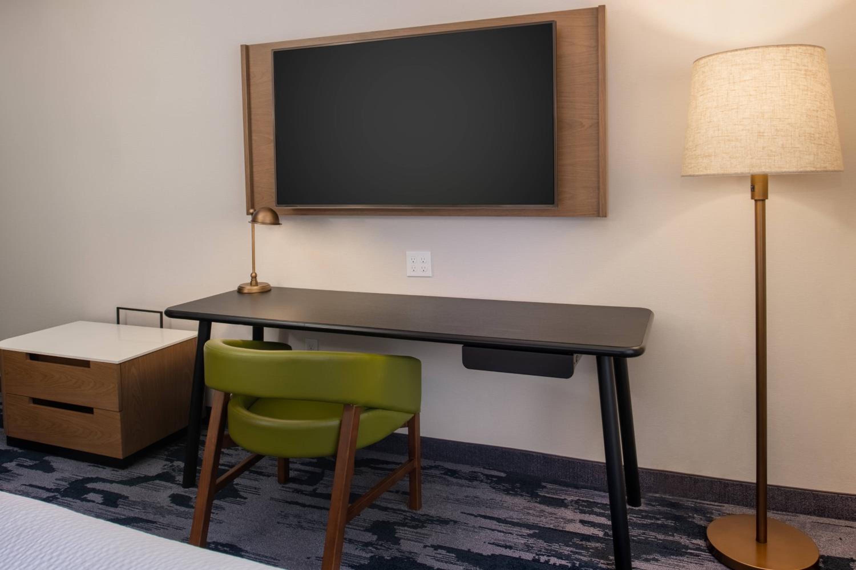 Guest Room, 1 King - Photo 2