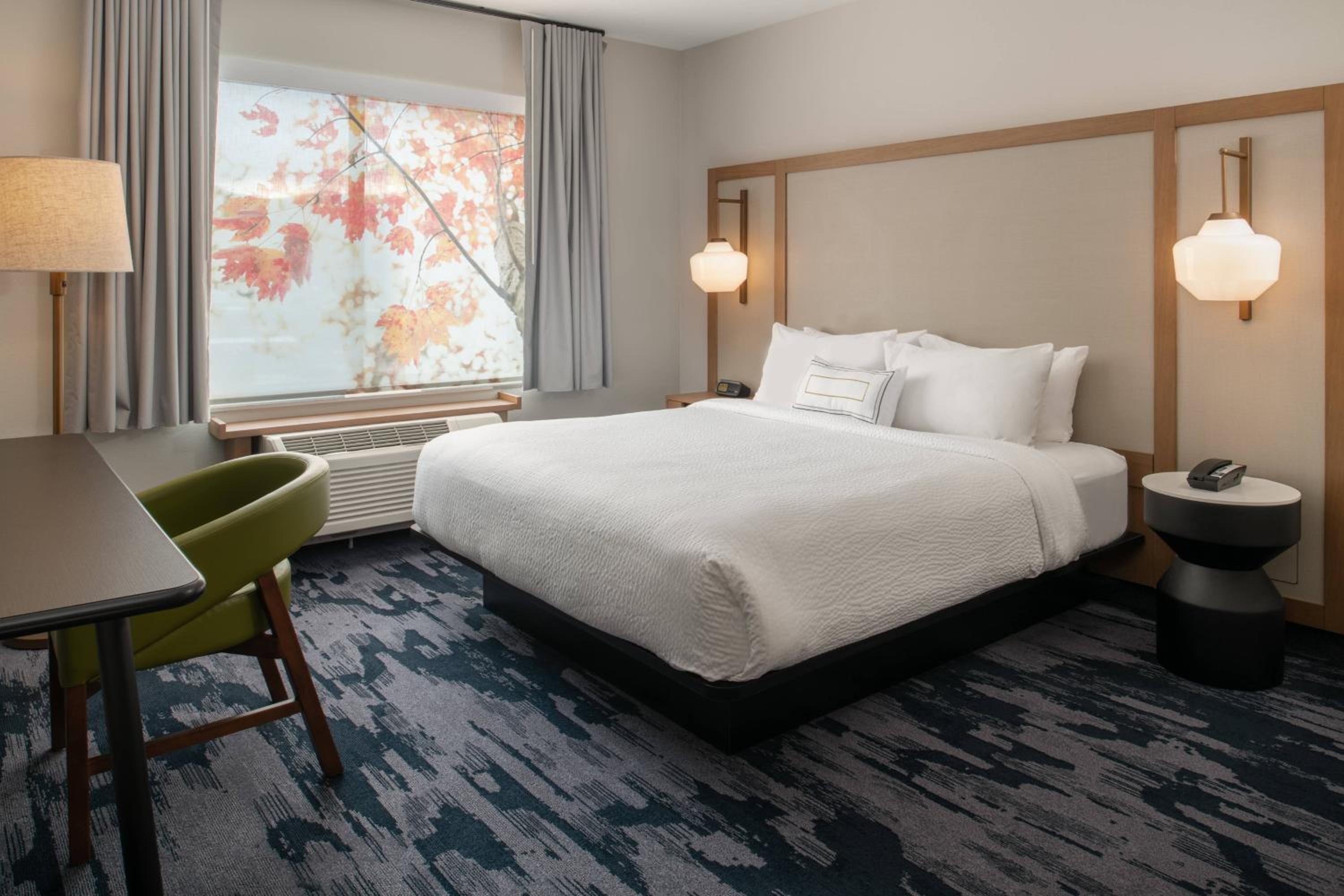 Guest Room, 1 King - Photo 1