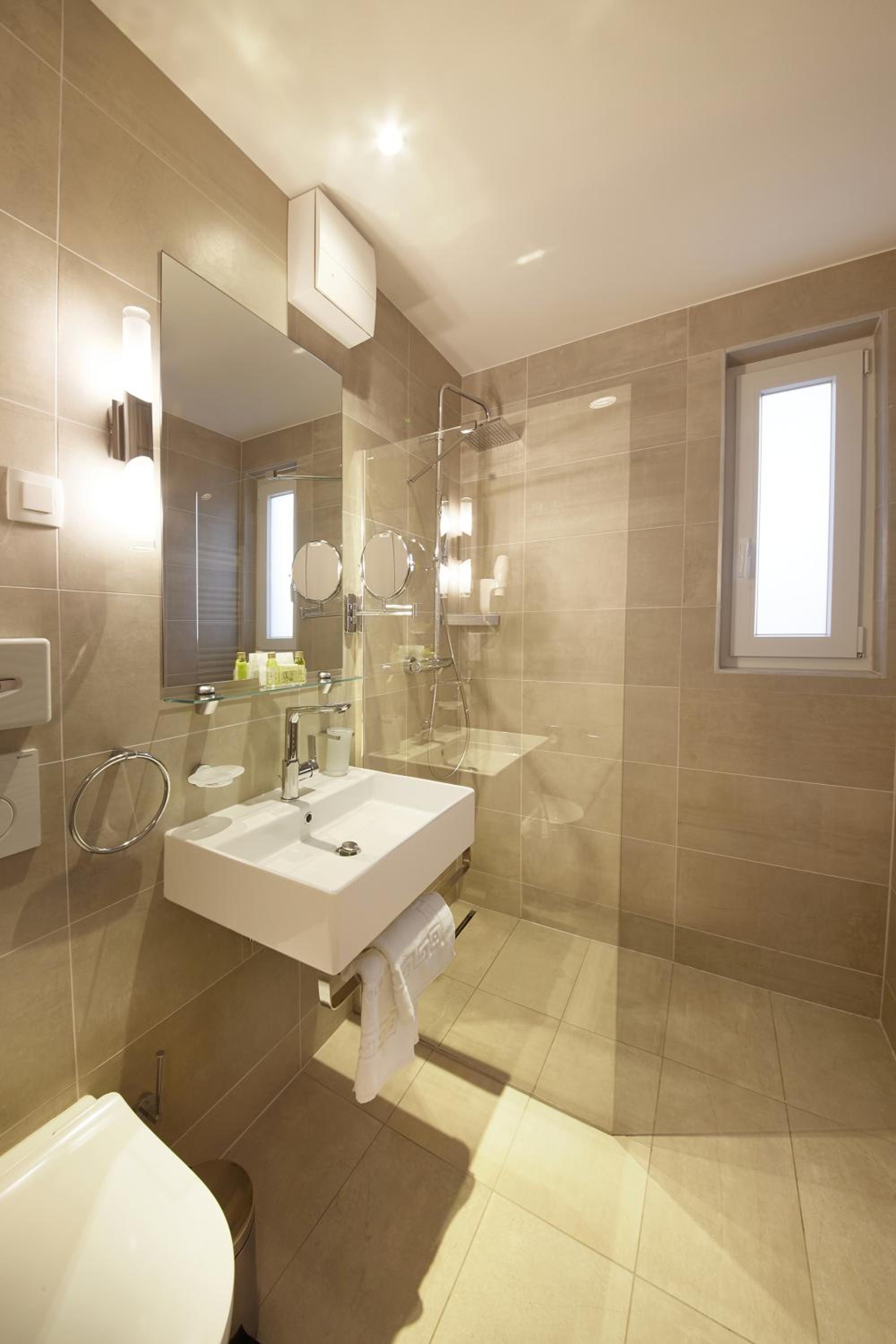Superior Double or Twin Room with Balcony or Terrace photo 2