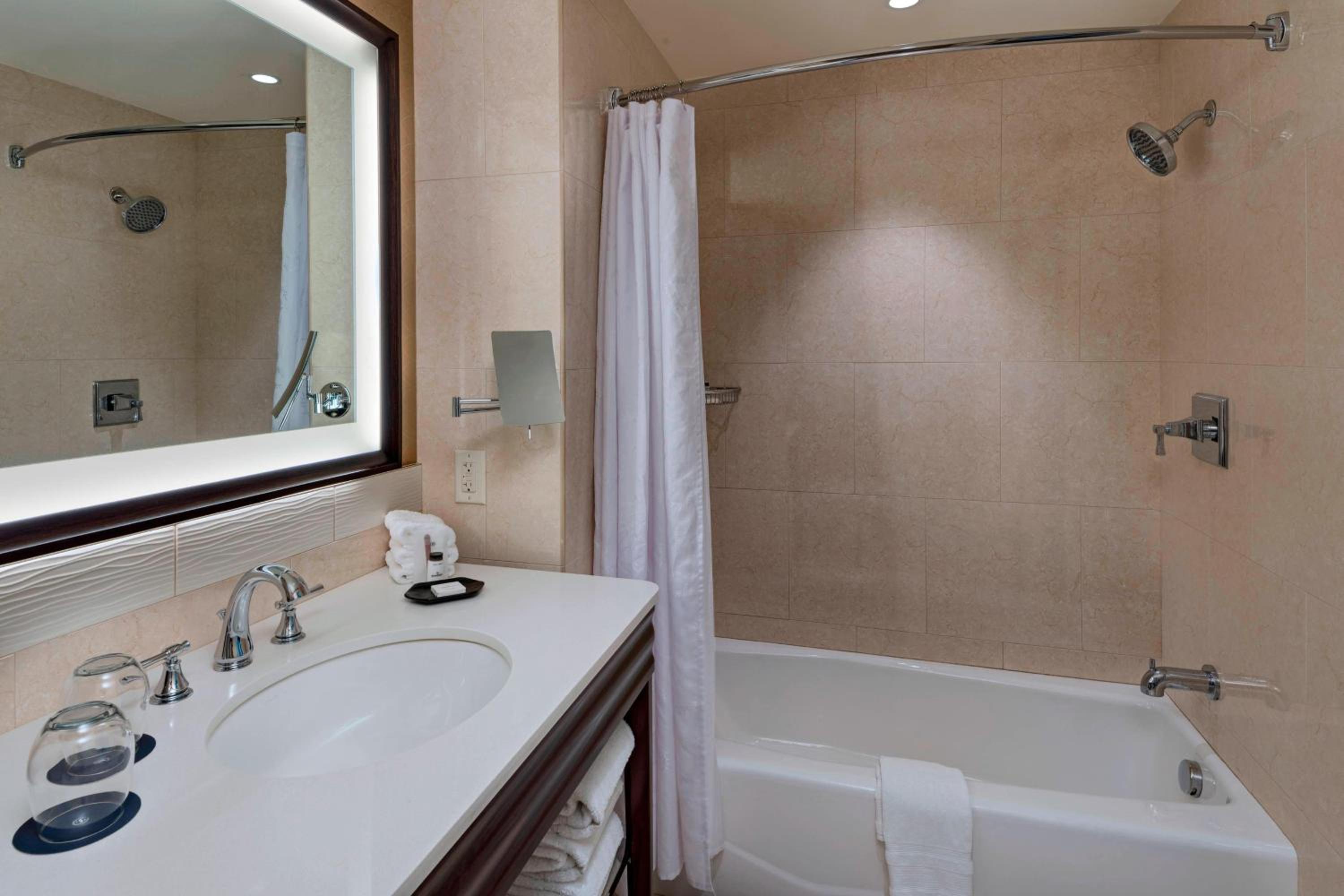 Queen Room with Two Queen Beds - Hearing Accessible photo 3