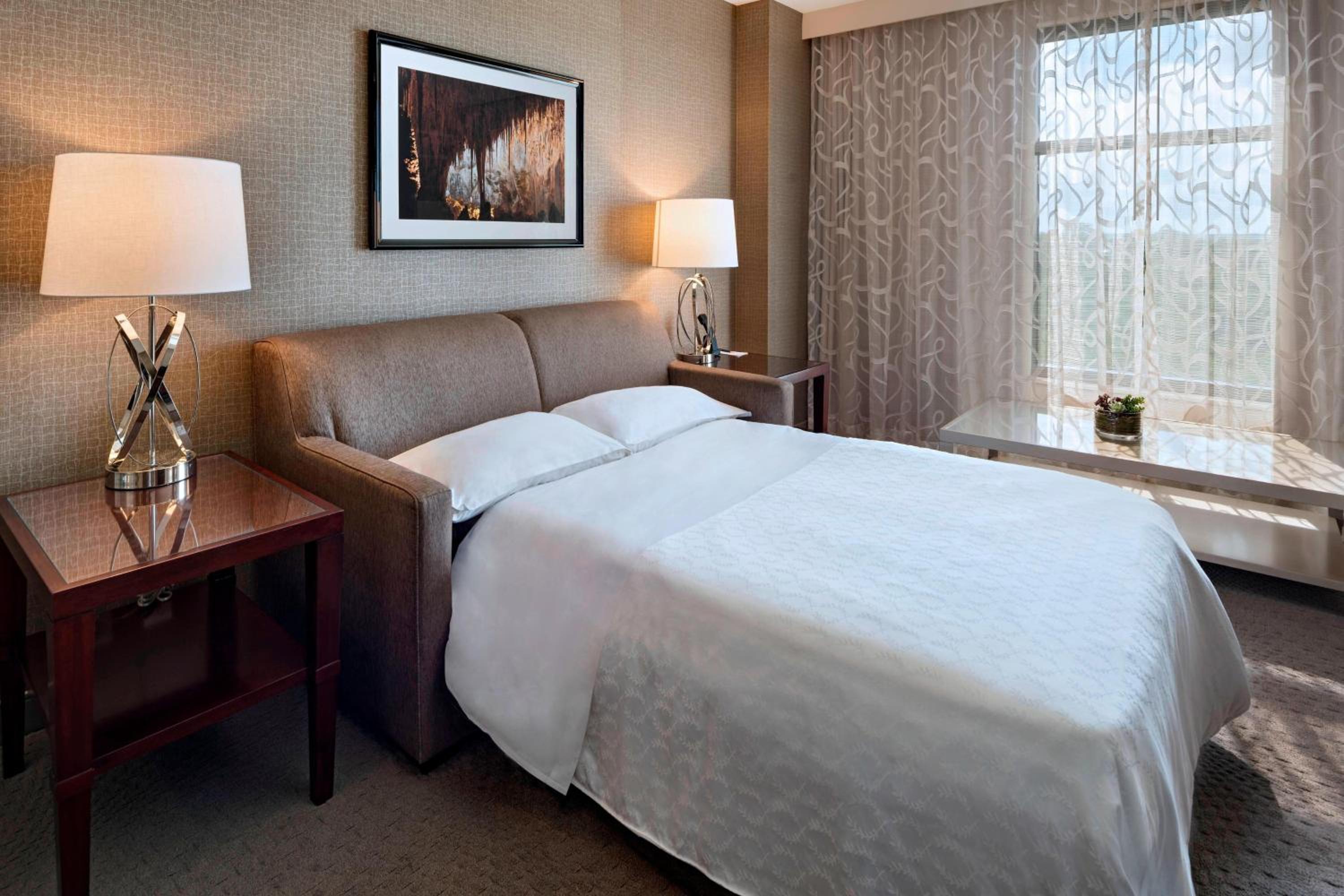 One-Bedroom Corner King Suite with Roll-In Shower - Mobility Accessible photo 3
