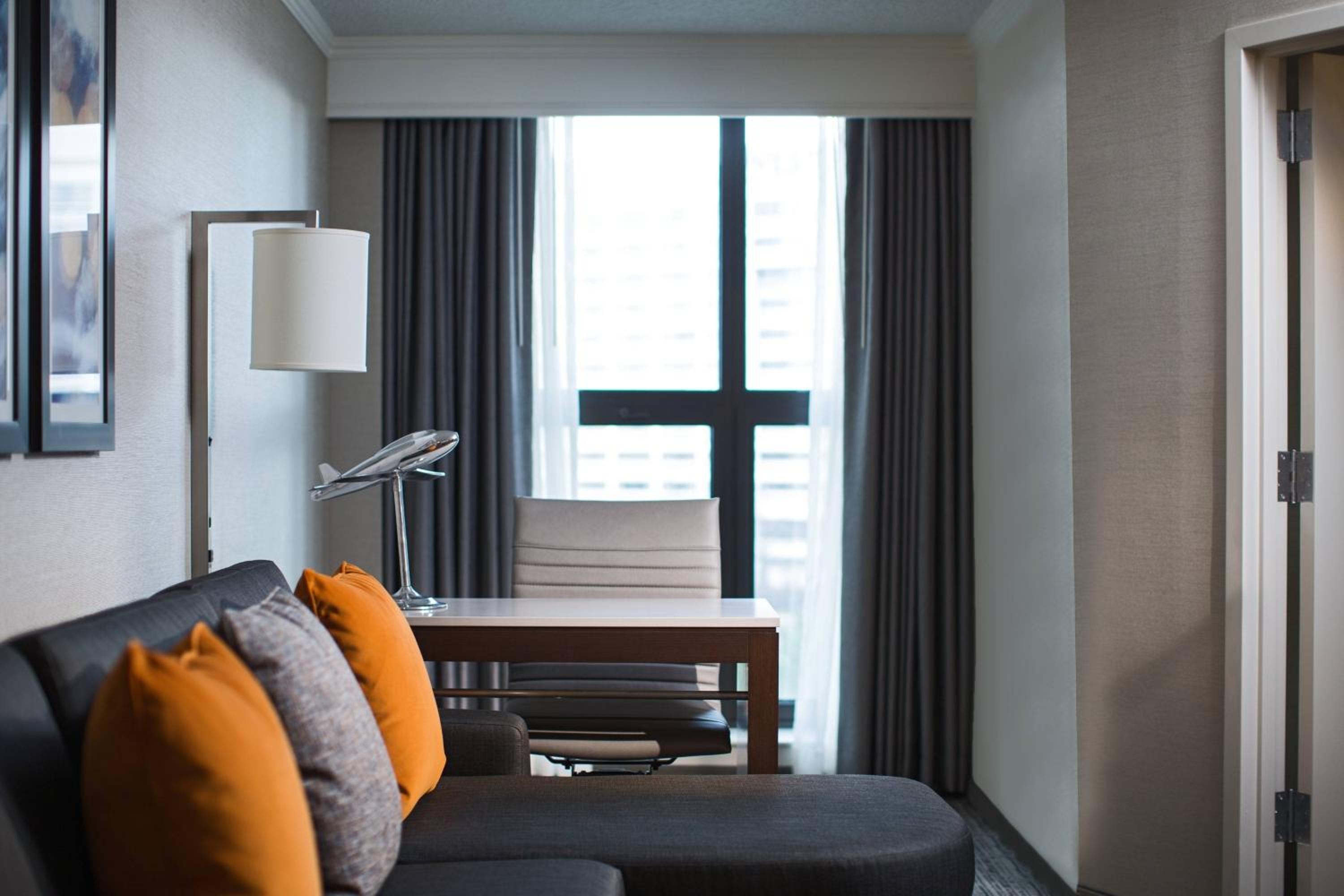 One-Bedroom Suite - Photo 11