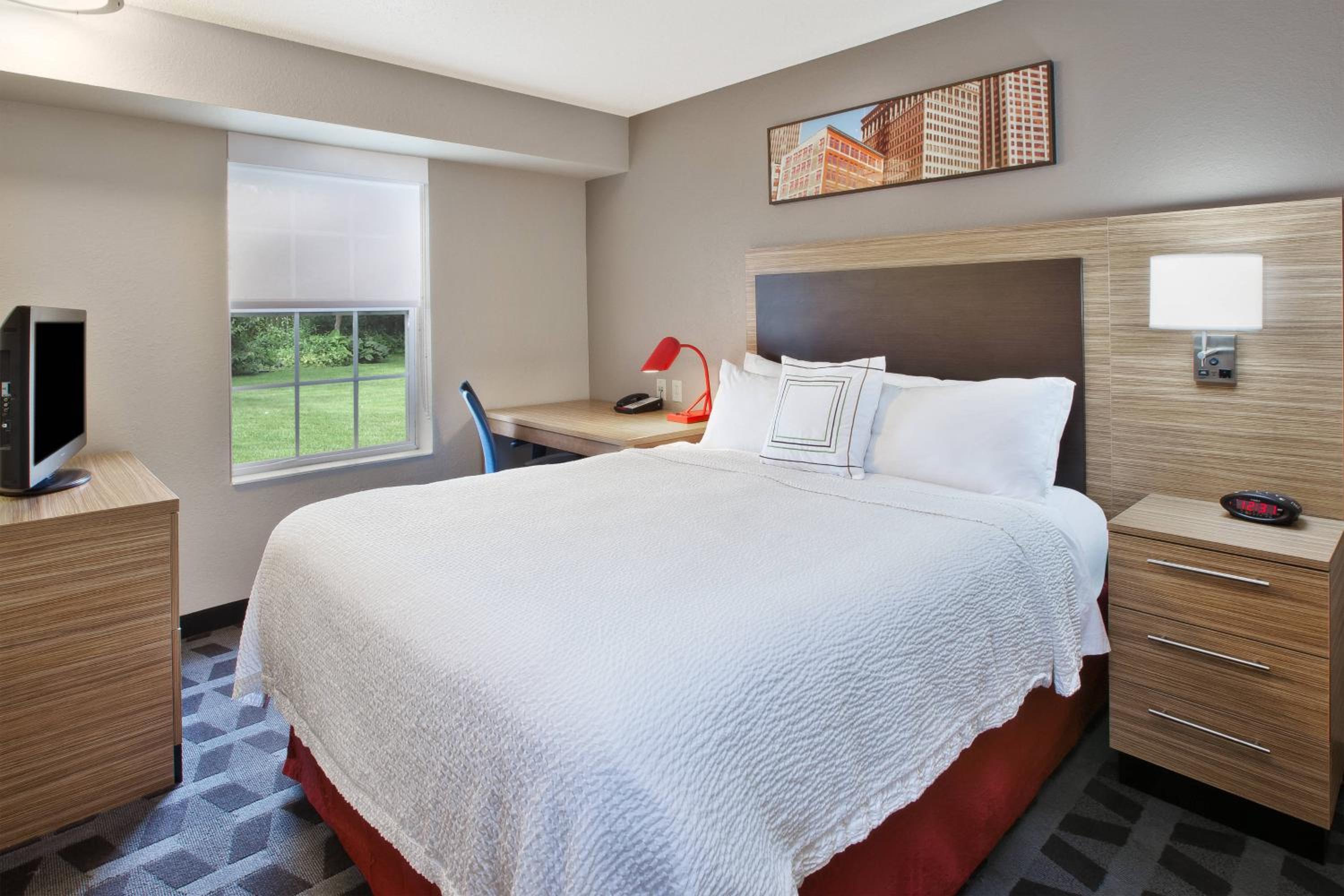 2 Bedroom 2 room Suite, 2 Queen Beds, sofabed - Photo 2
