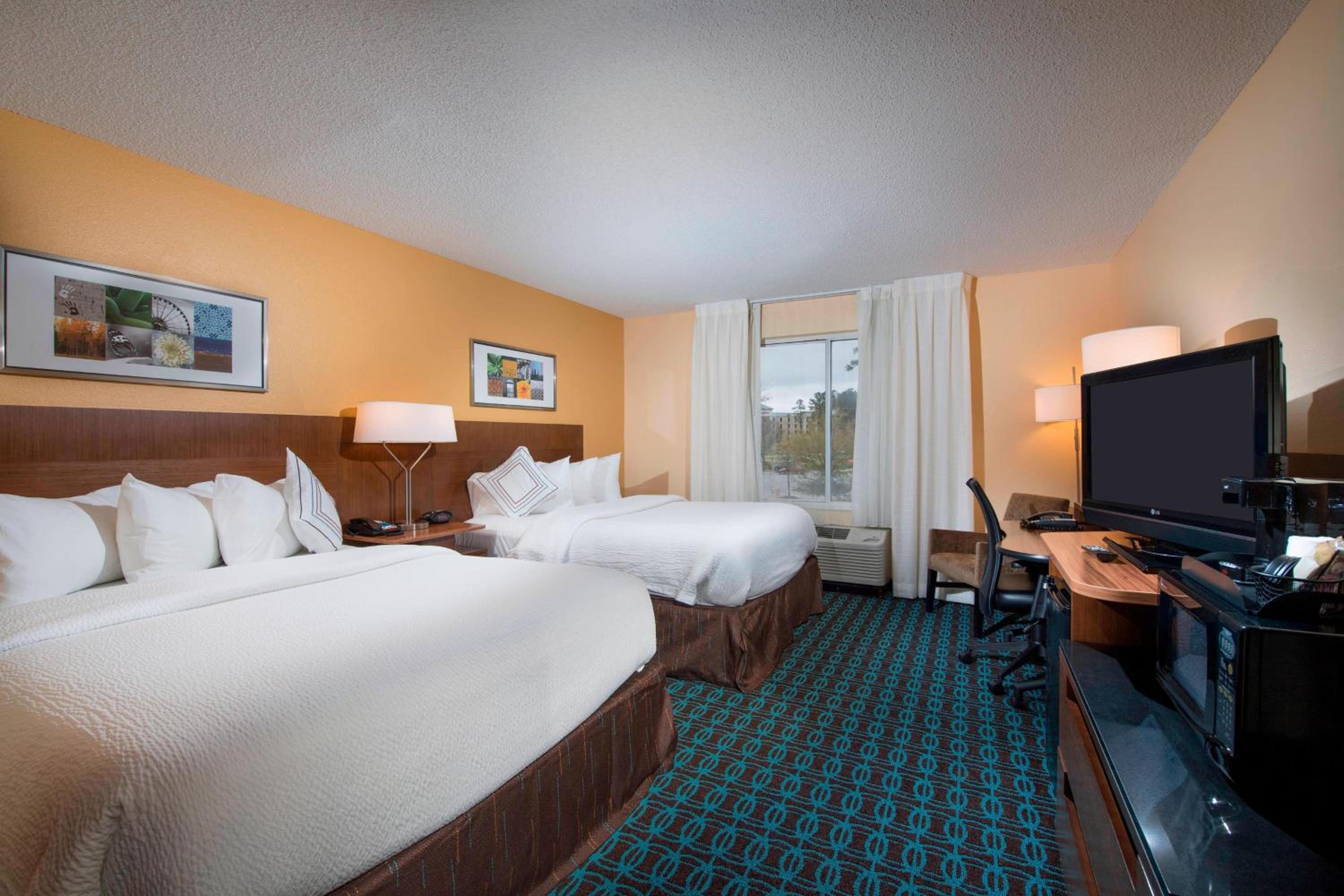 Guest Room with 2 Queen Beds - Photo 1