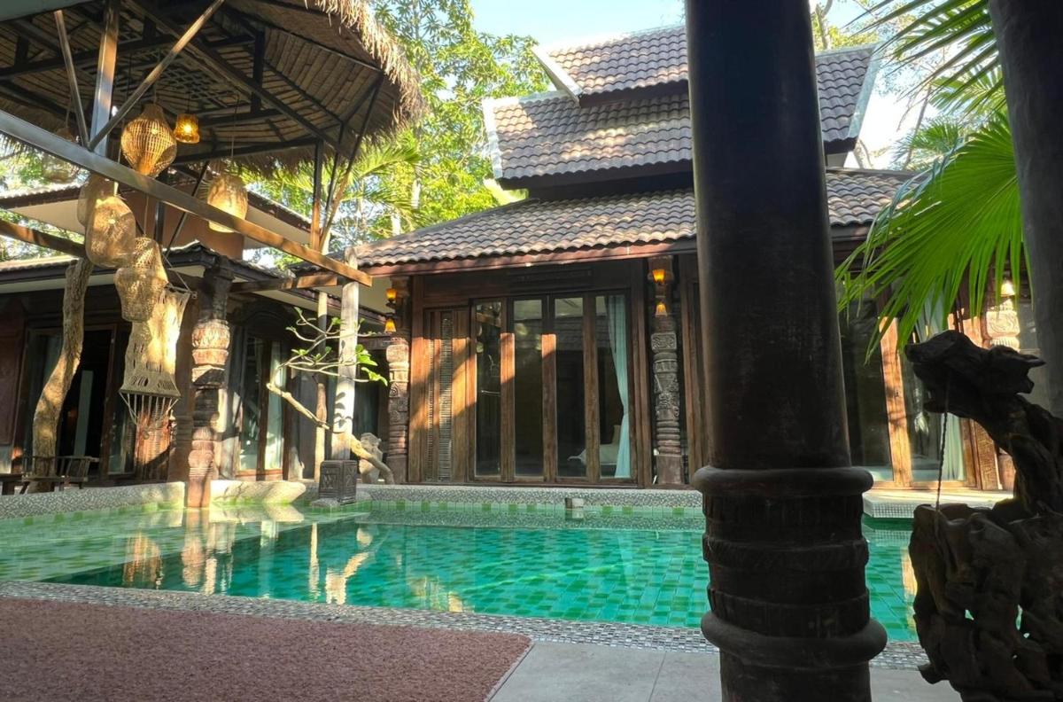 Three-Bedroom Villa photo 2
