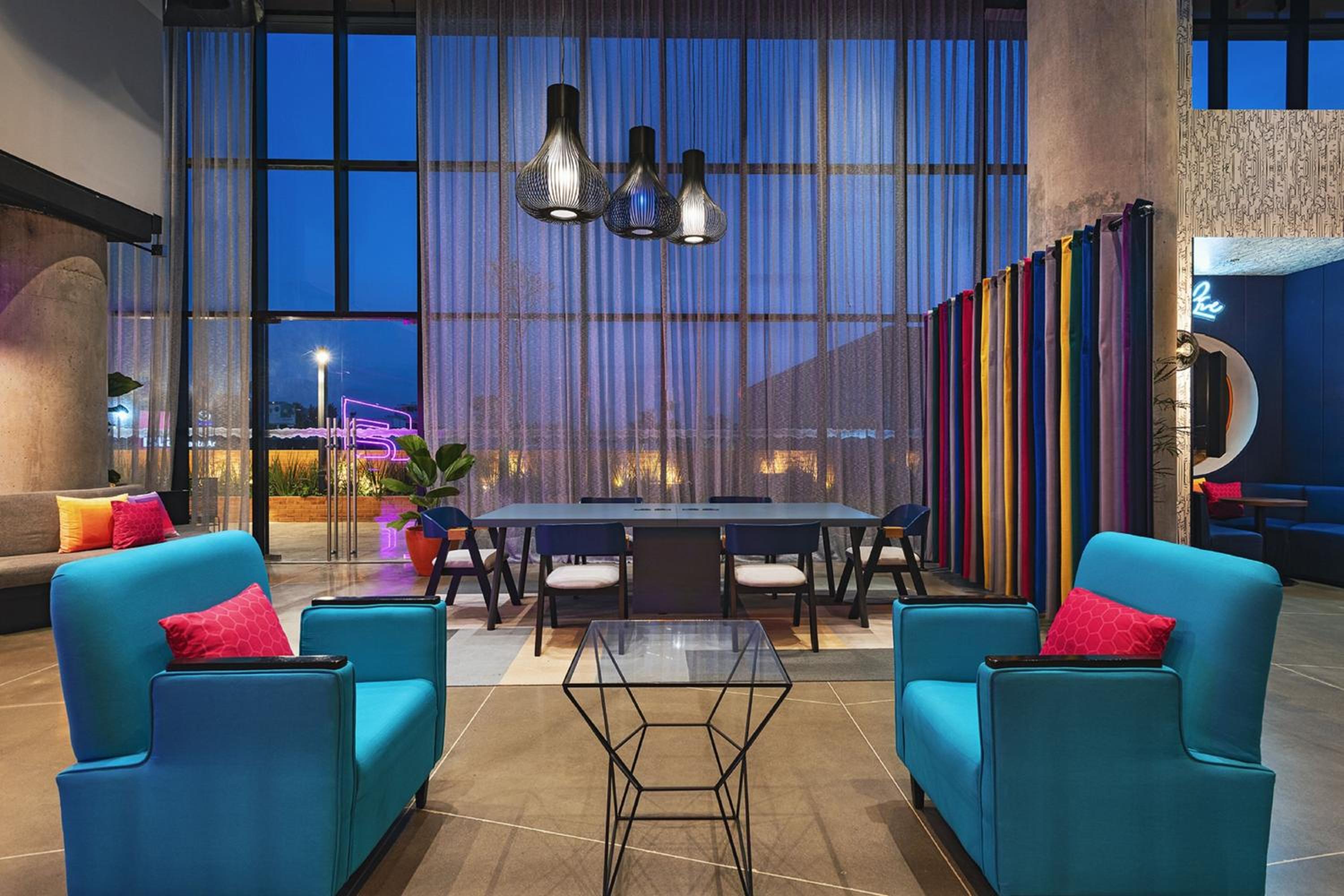 Aloft, Guest Room, 1 King - Photo 2