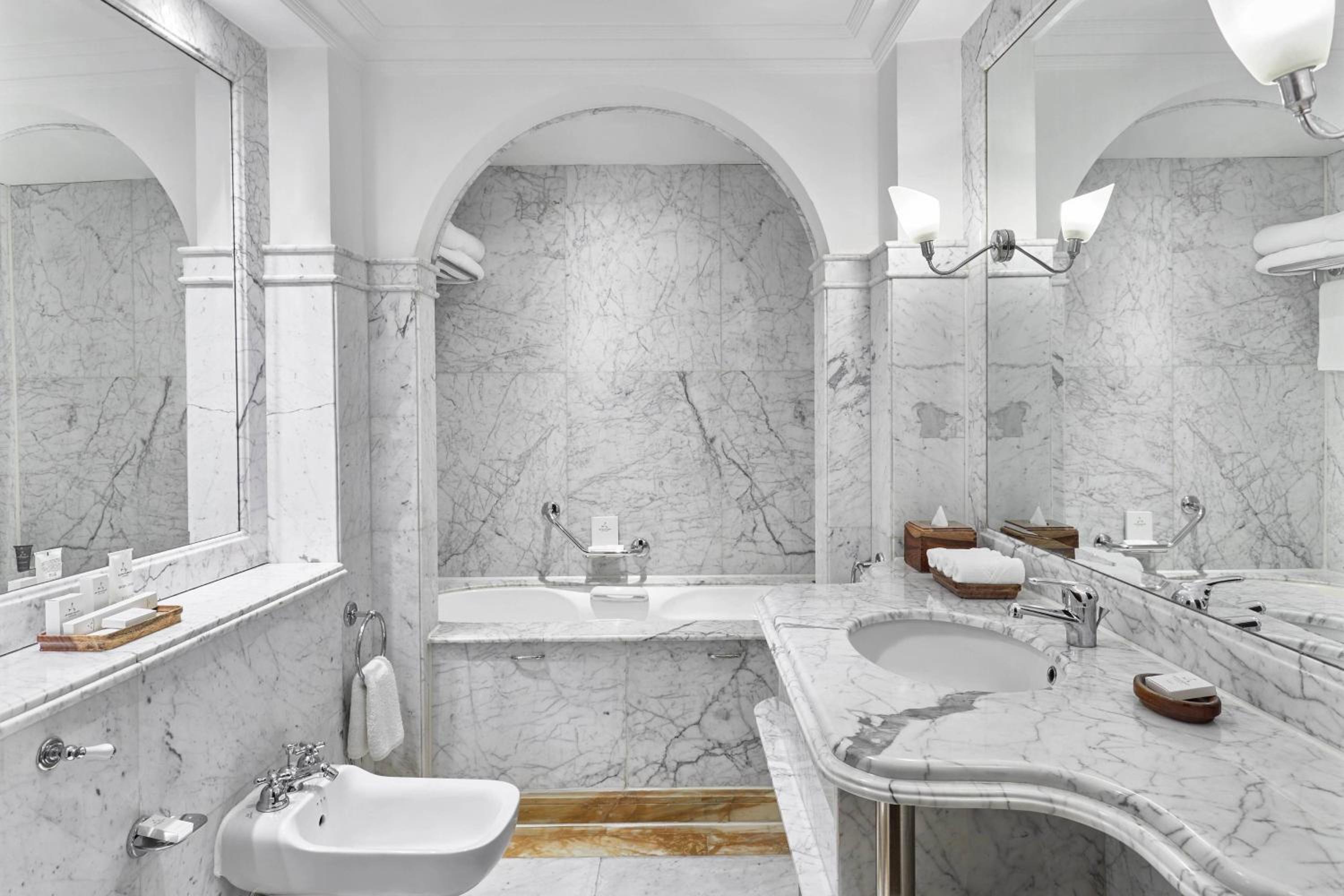 Presidential Suite thumbnail 6