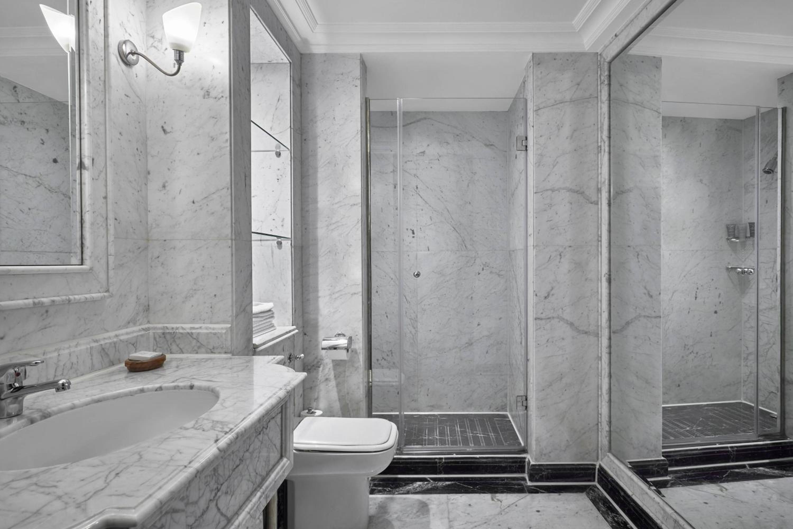 Presidential Suite thumbnail 6