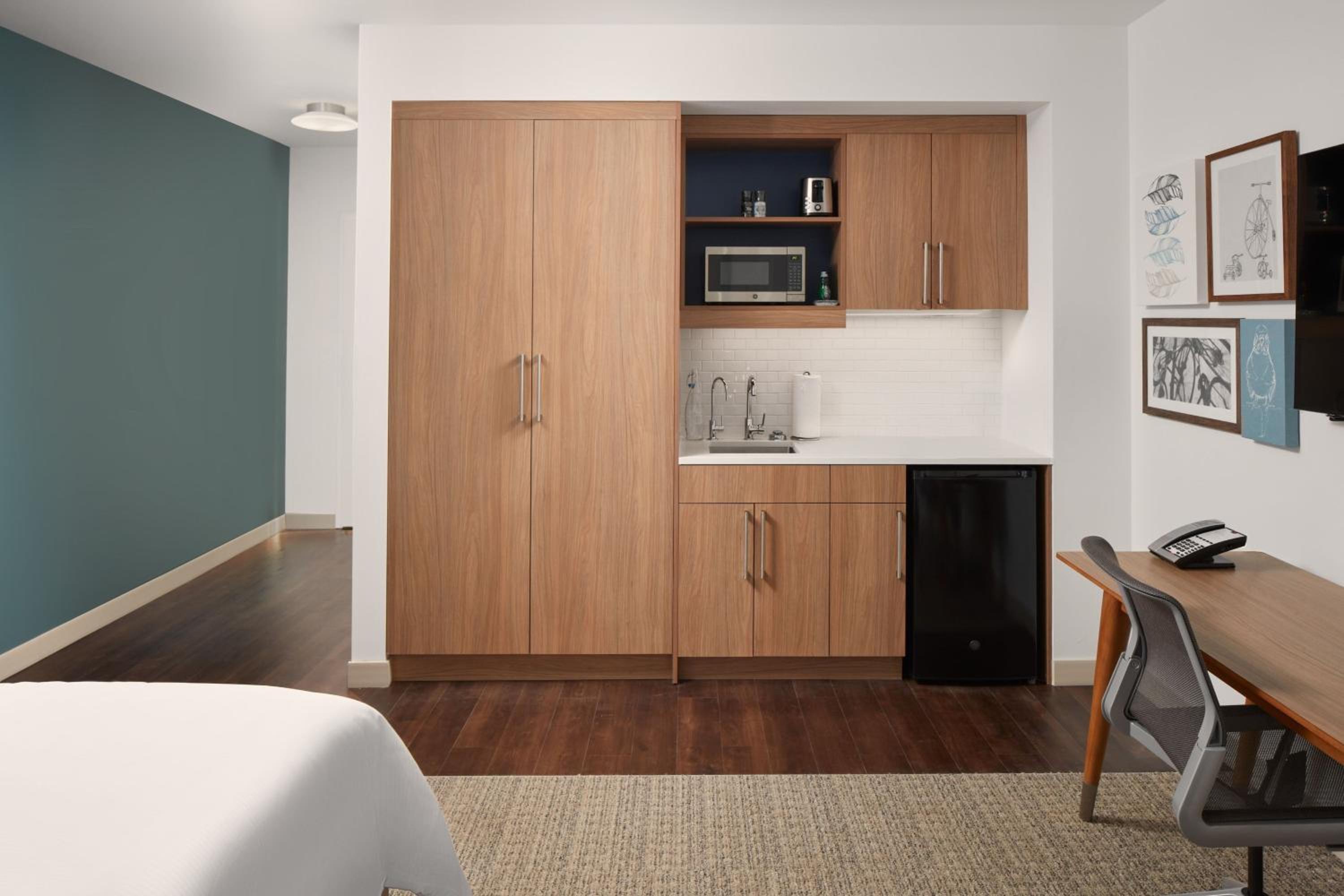 Standard King Room - Photo 2