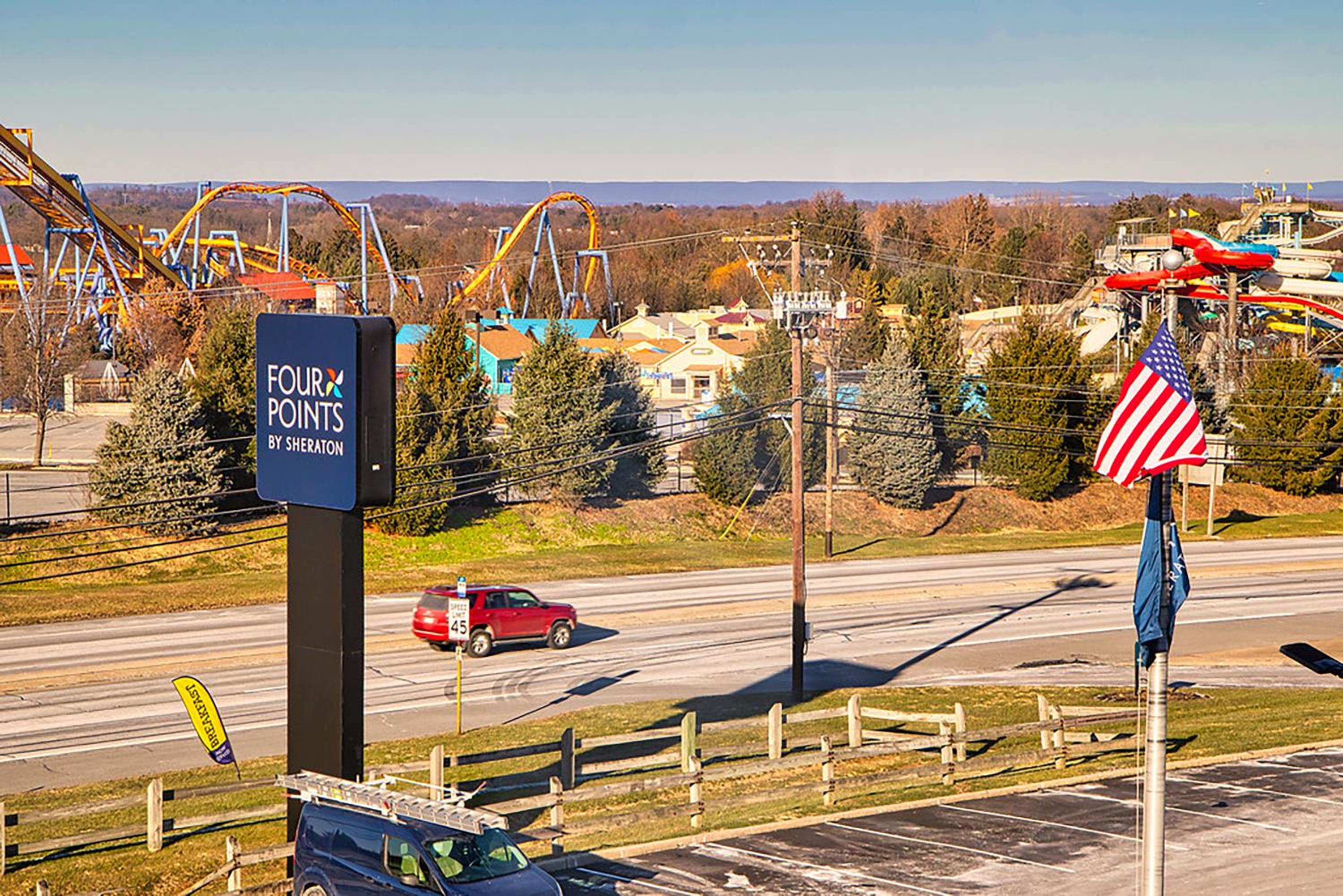 Guest room, 1 King, Sofa bed, Dorney Park view - Photo 6