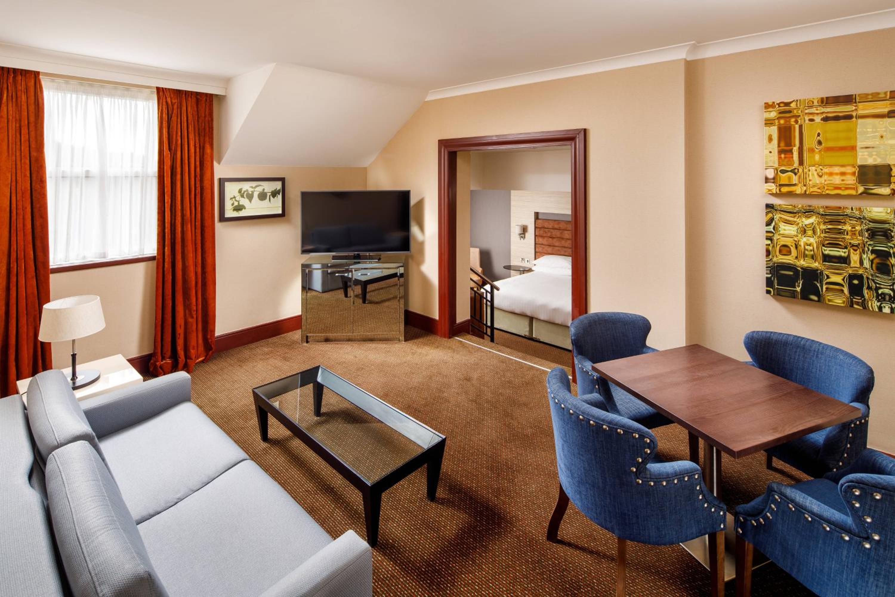 One Bedroom, Suite, 1 King, Alternate Bed: Sofa Bed photo 2