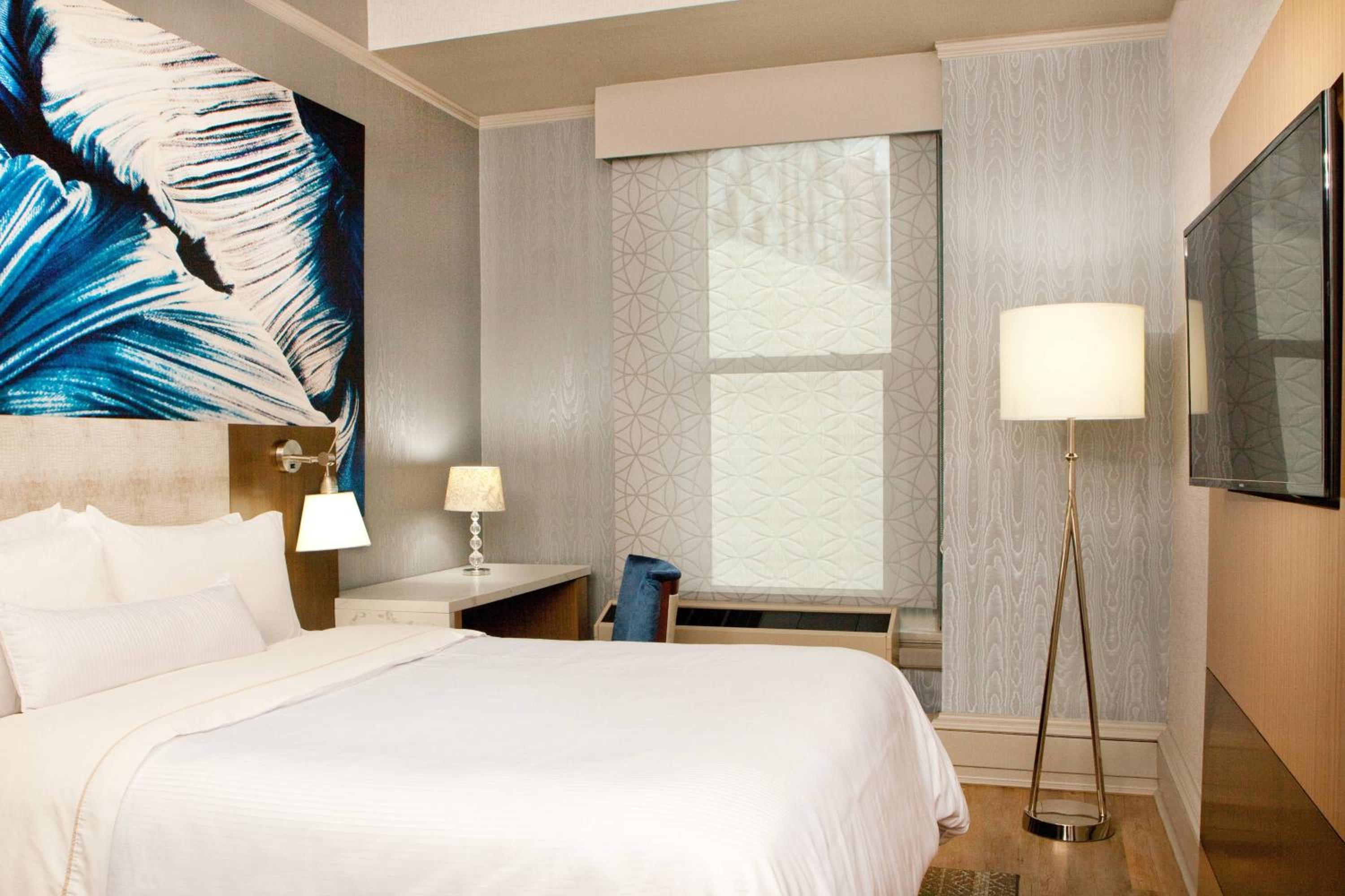 Guest Room, 1 King - Photo 1