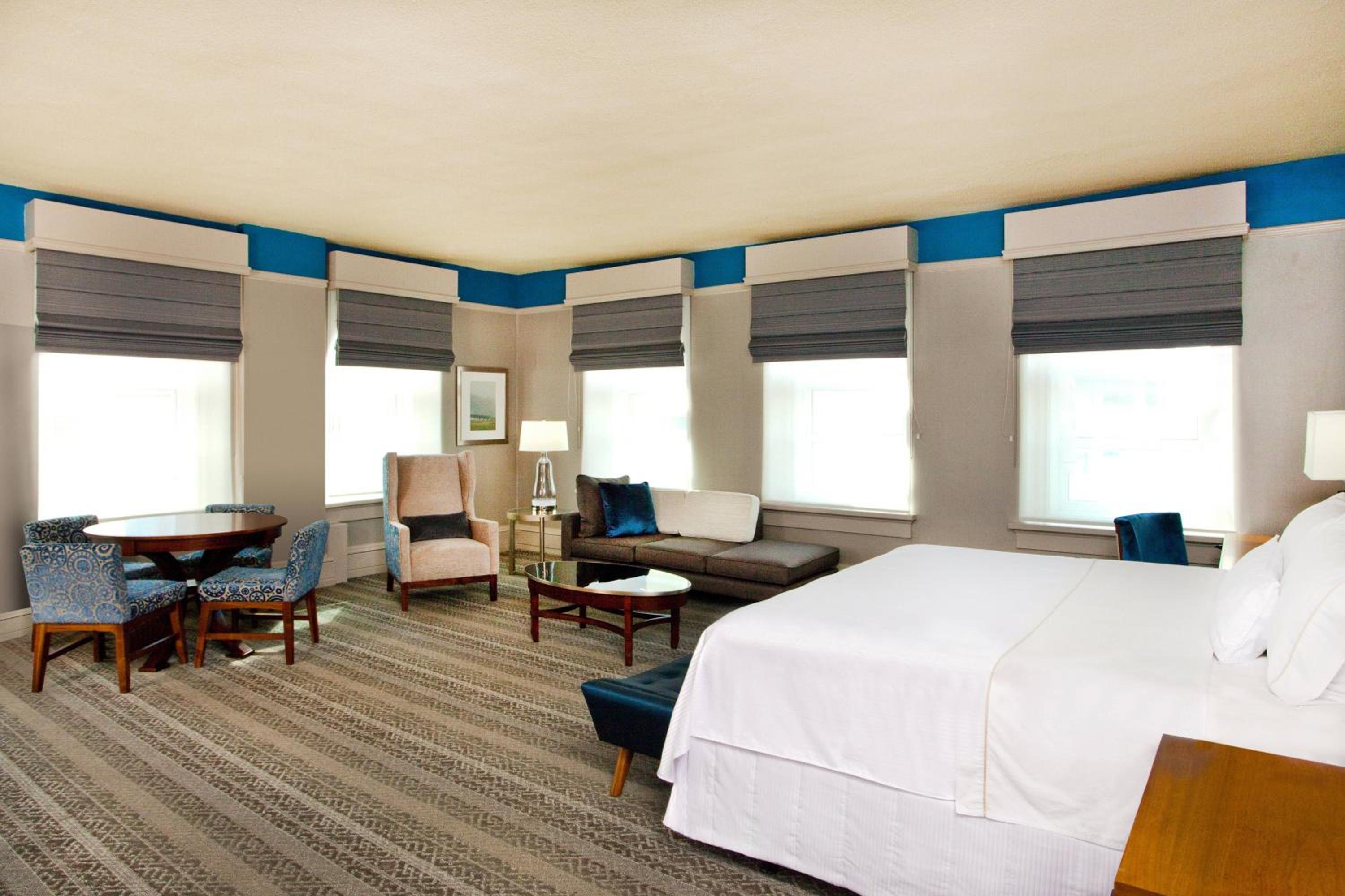 Studio Suite, 1 King, Corner room - Photo 2