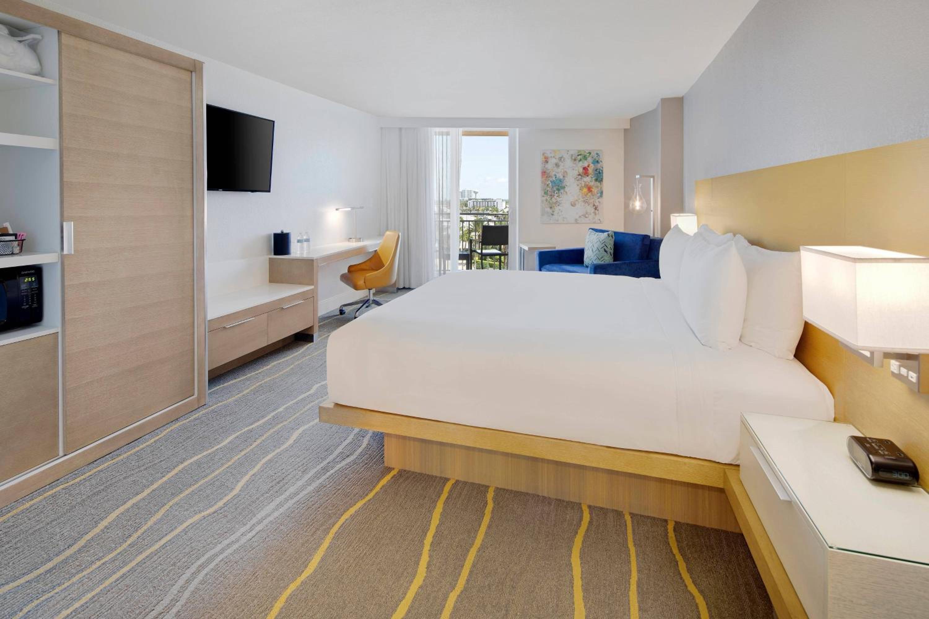 Guest room, 1 King, Balcony