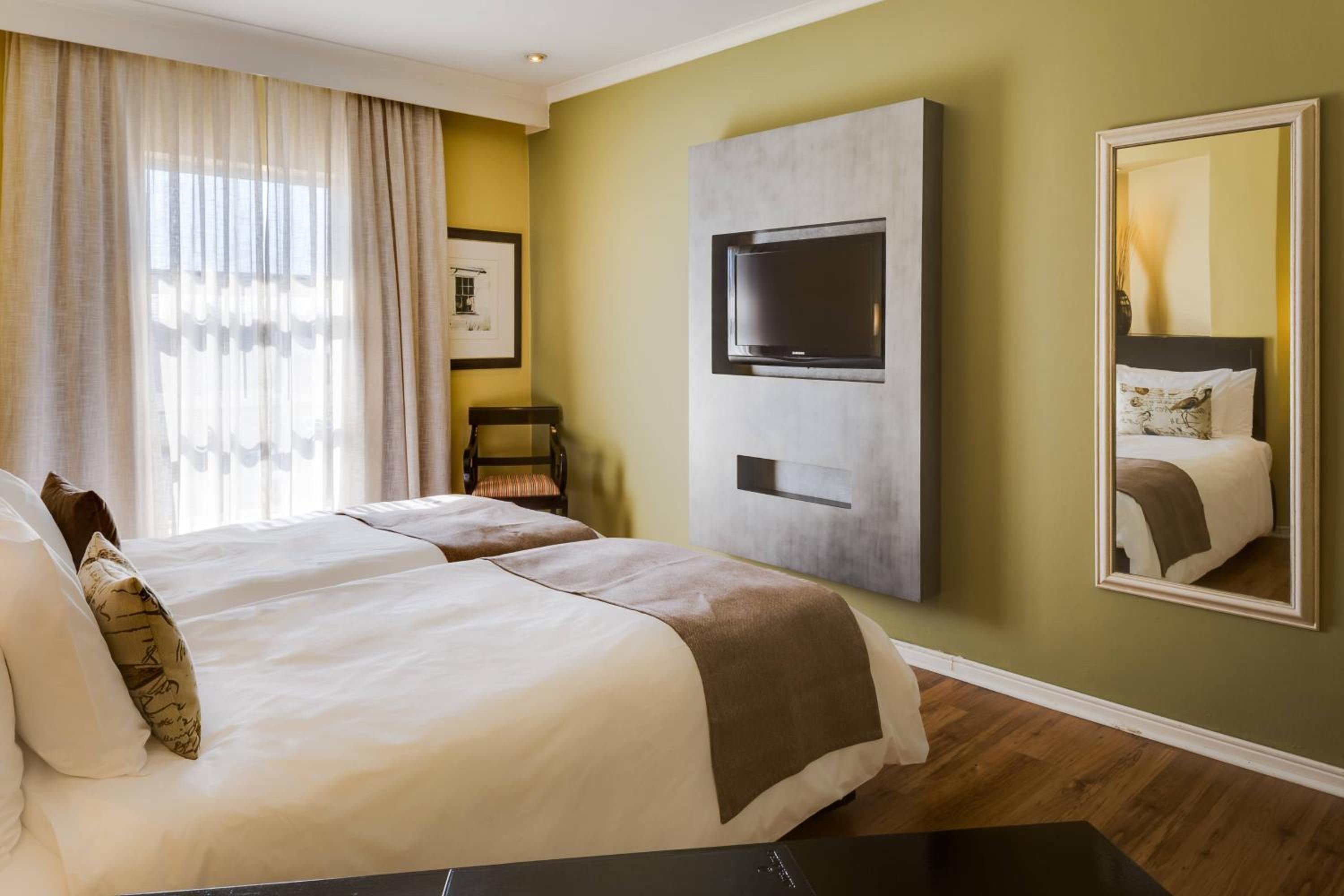 Guest Room, 2 Twin - Photo 8