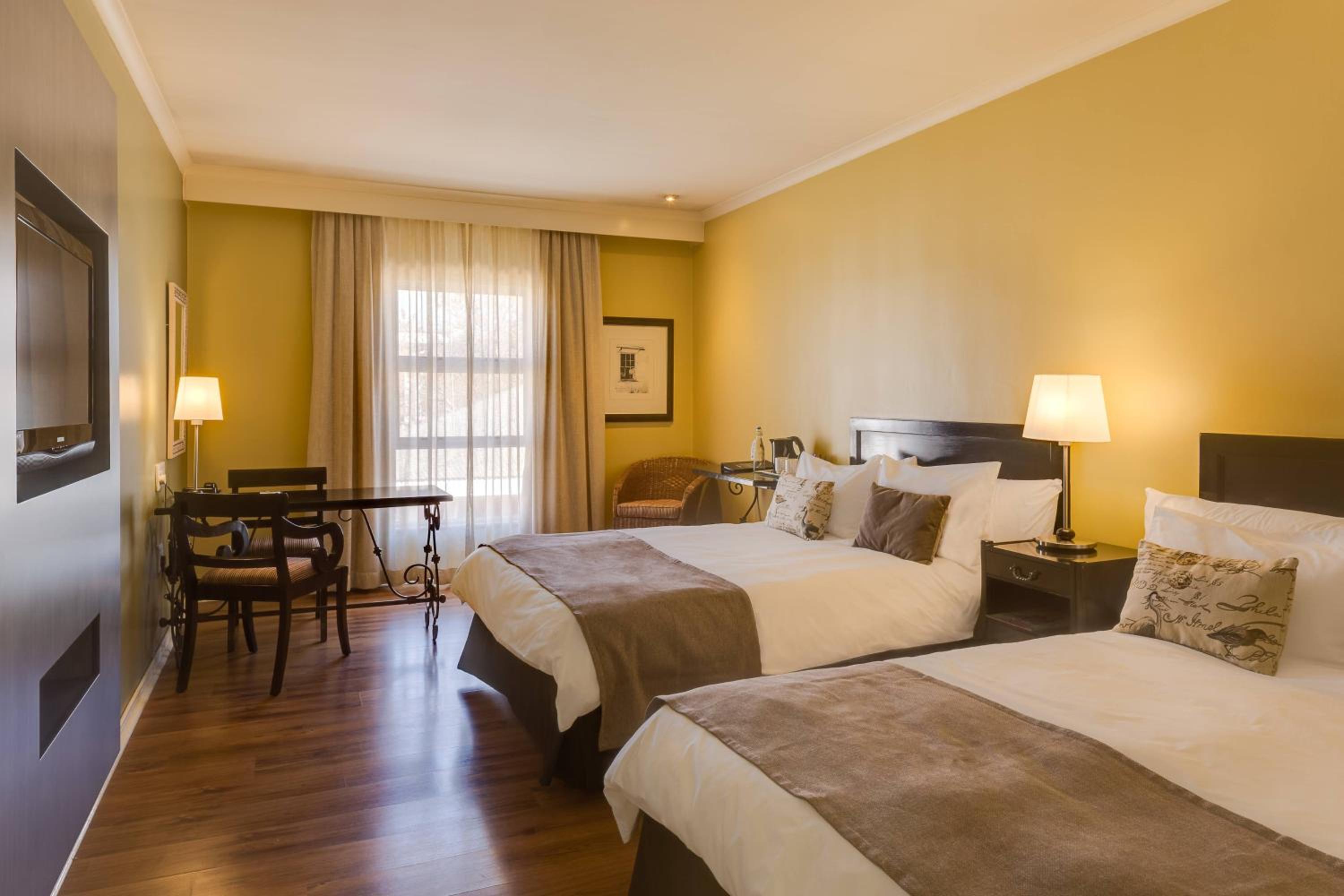 Large Guest Room with Two Double Beds - Photo 9