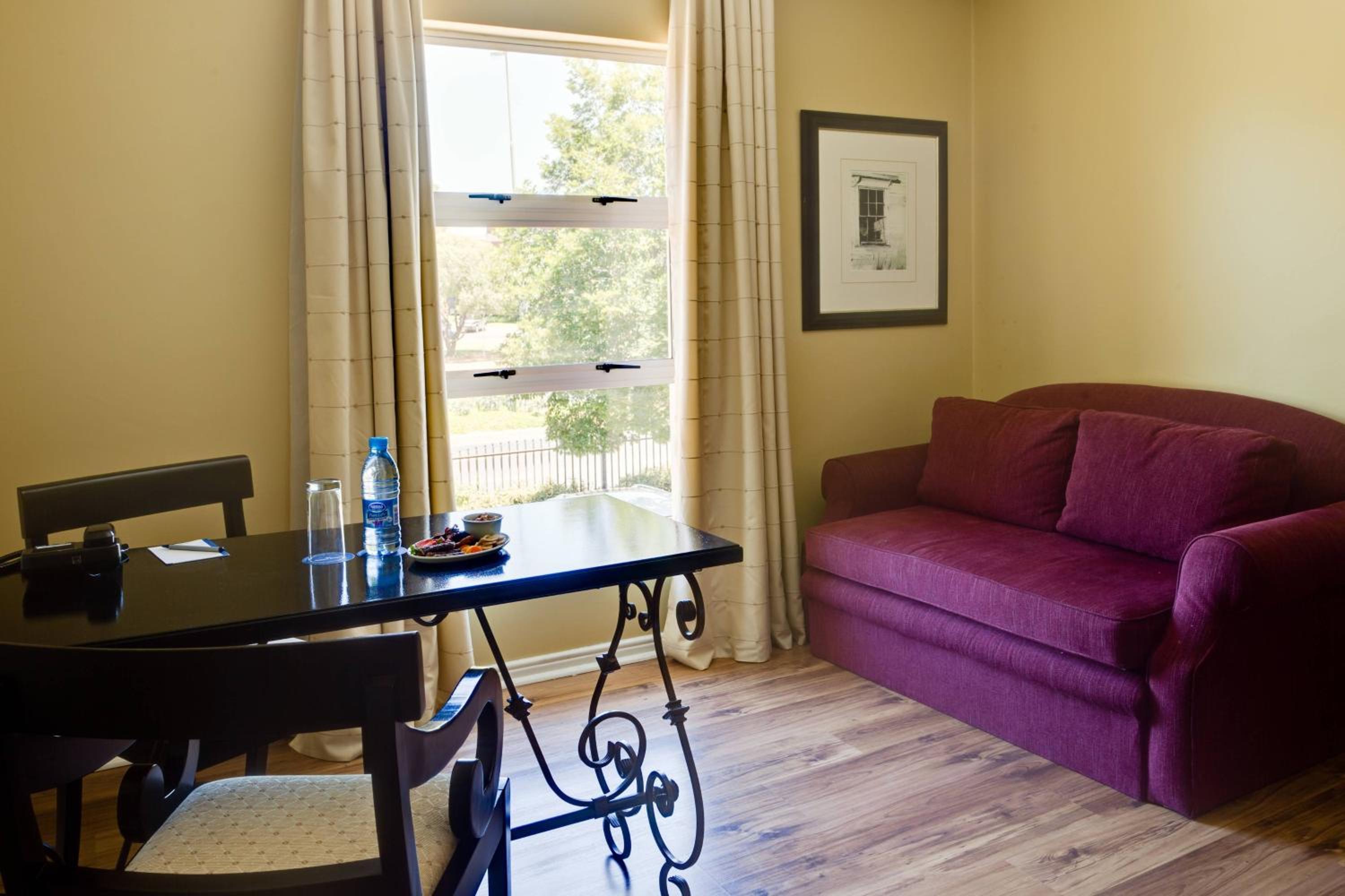 Guest Room, 1 King - Photo 5