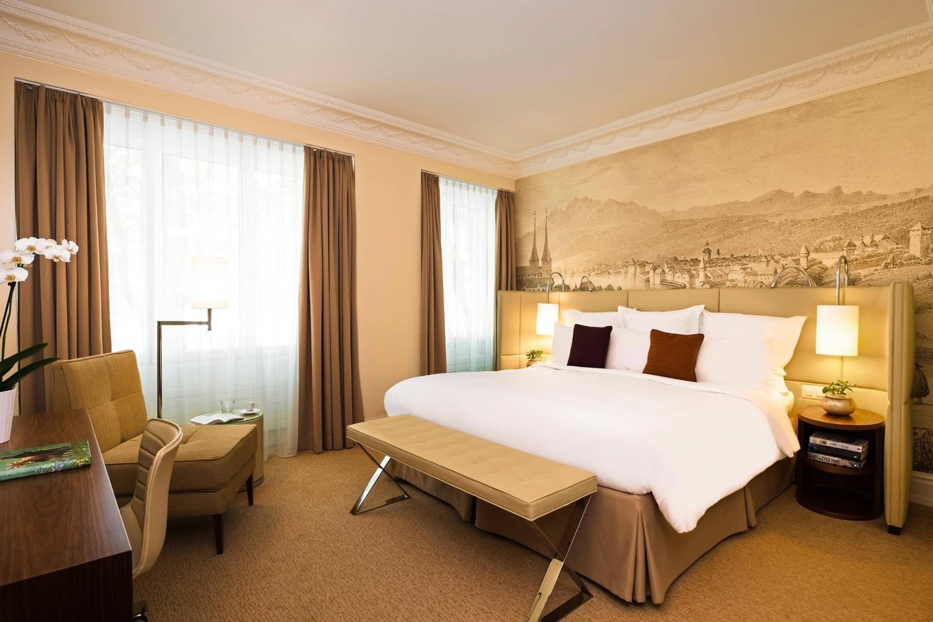 Deluxe Room, Larger Guest Room, 1 King - City View