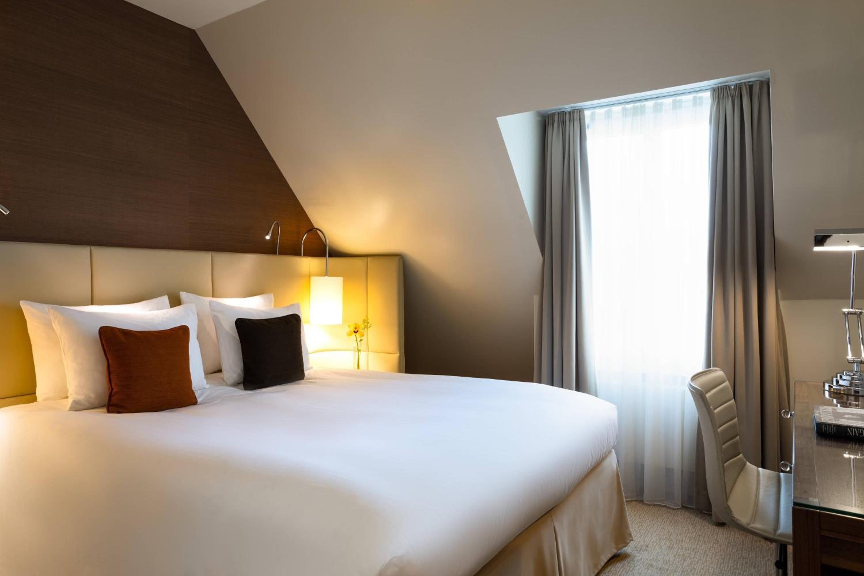 Single Room with 1 Queensize-bed