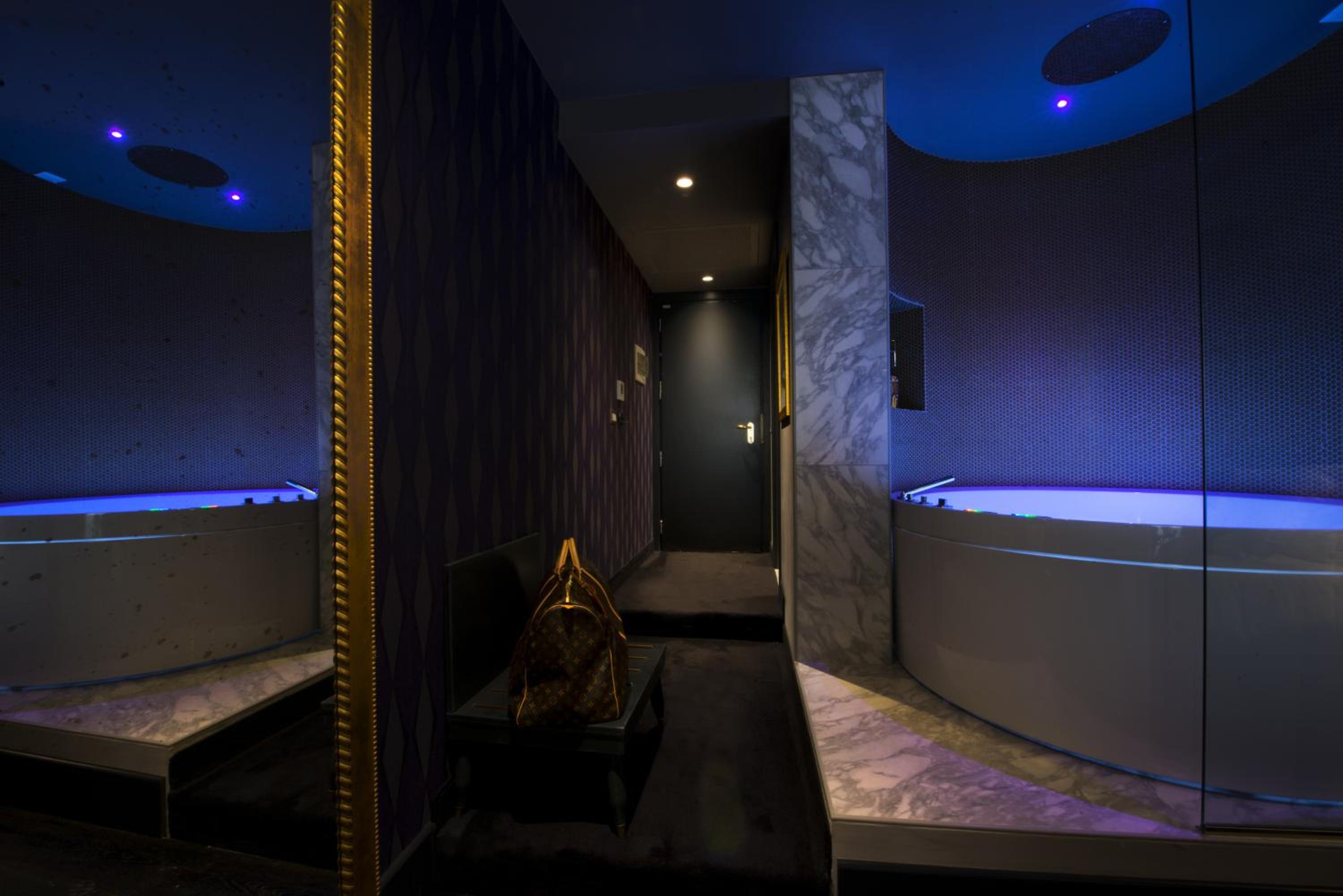 Deluxe Double or Twin Room thumbnail 5