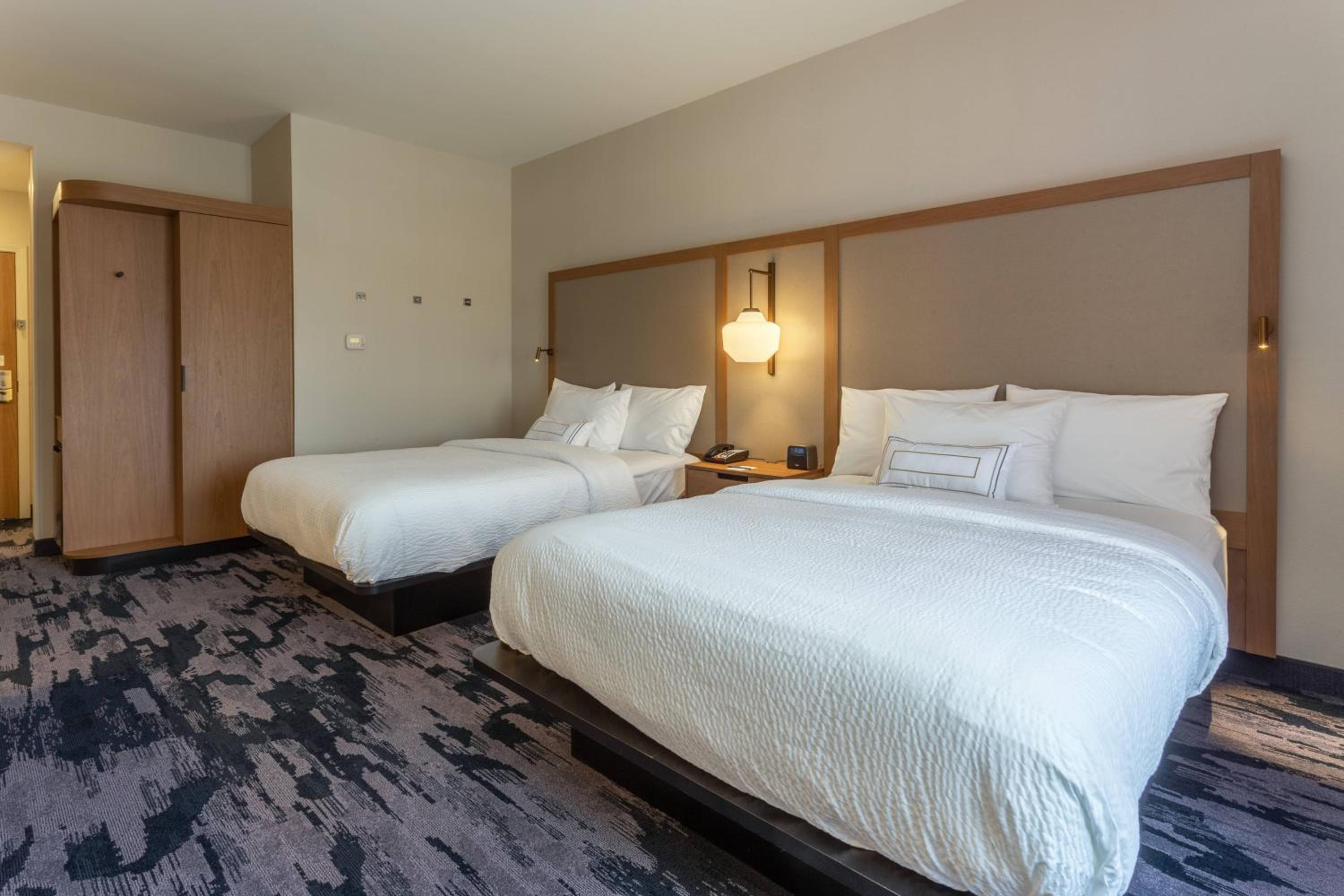 Queen Room with Two Queen Beds - Hearing Accessible