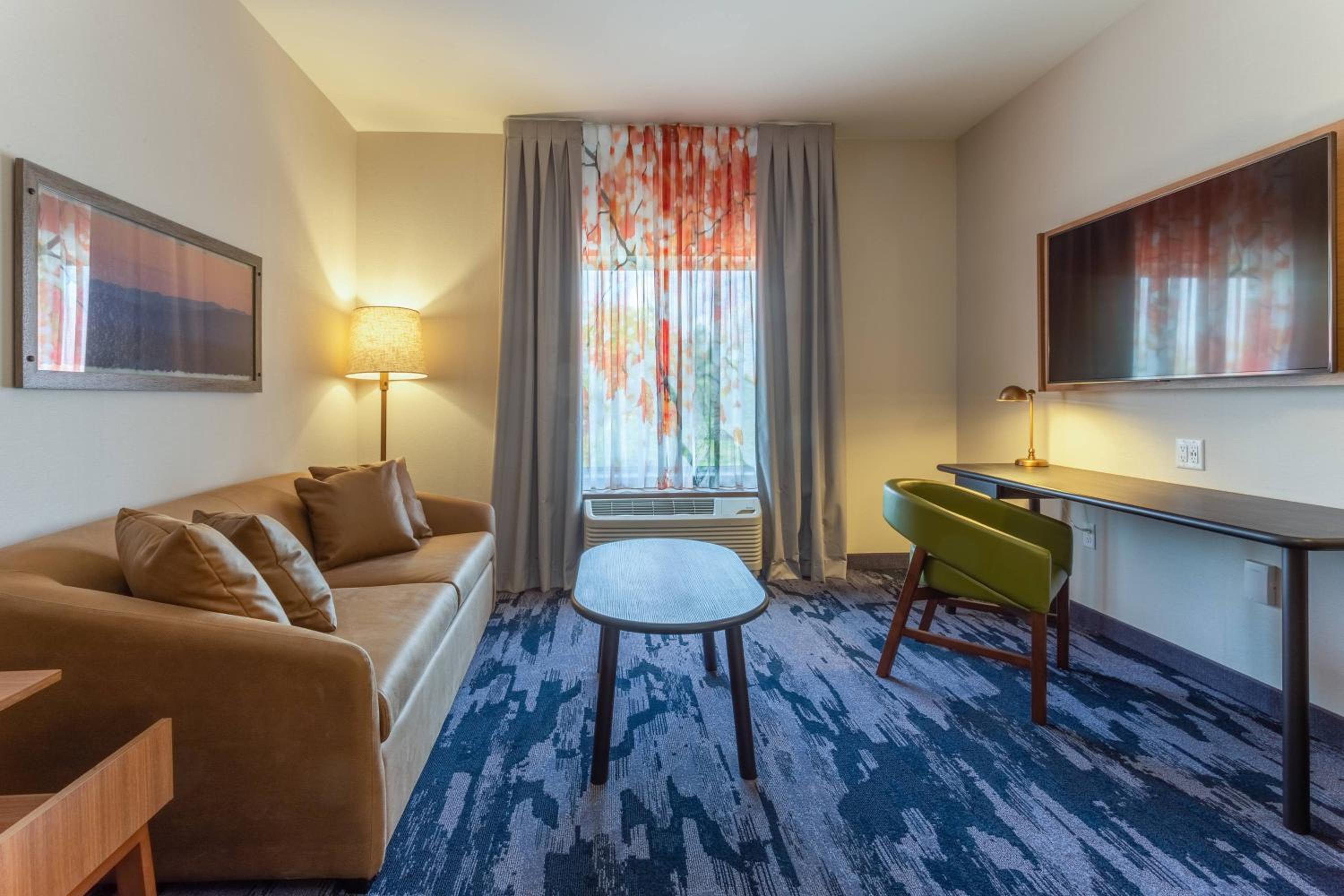 King Suite with Transfer Shower and Sofa Bed - Mobility Access photo 1