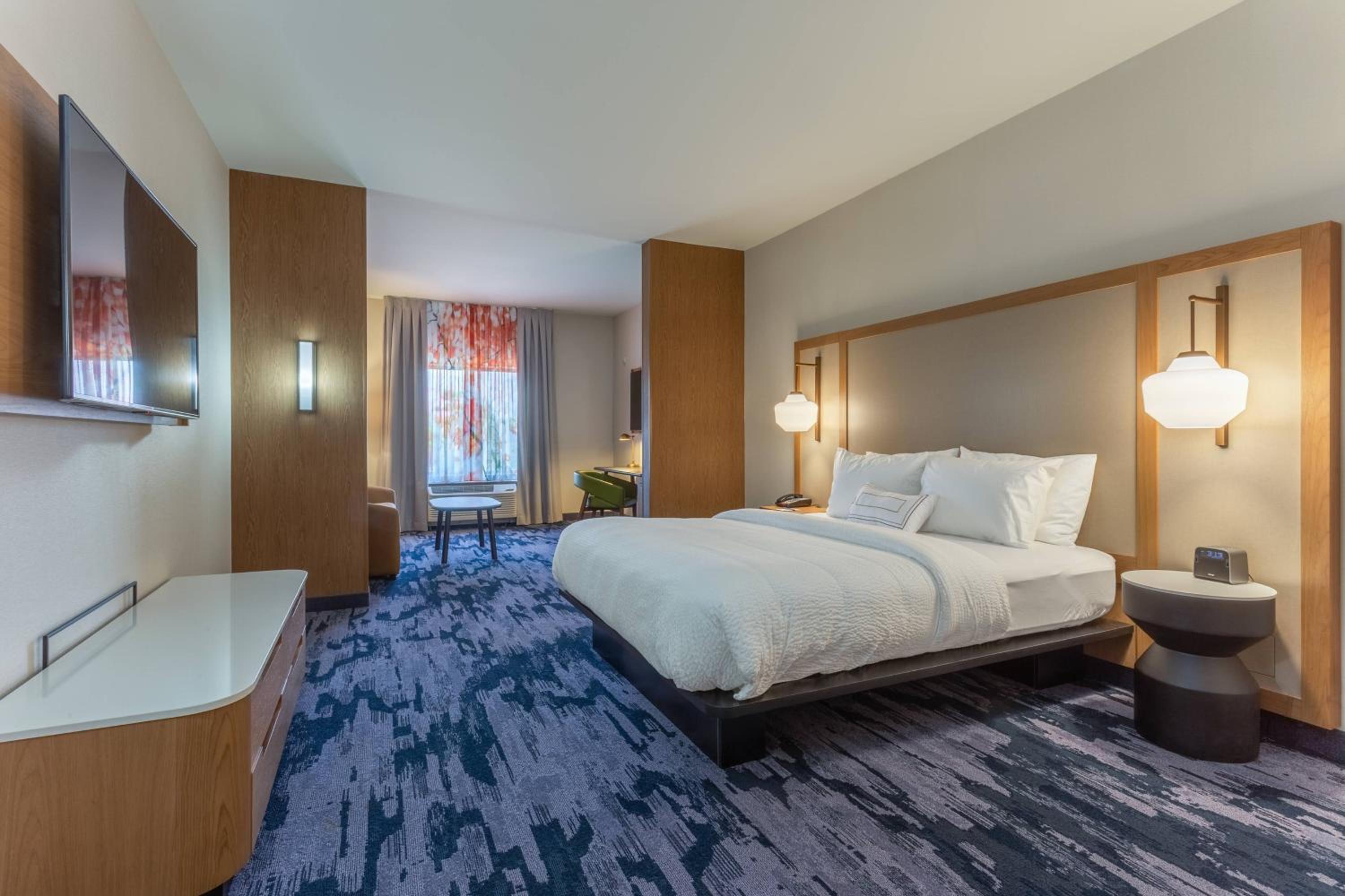 King Suite with Transfer Shower and Sofa Bed - Mobility Access photo 3