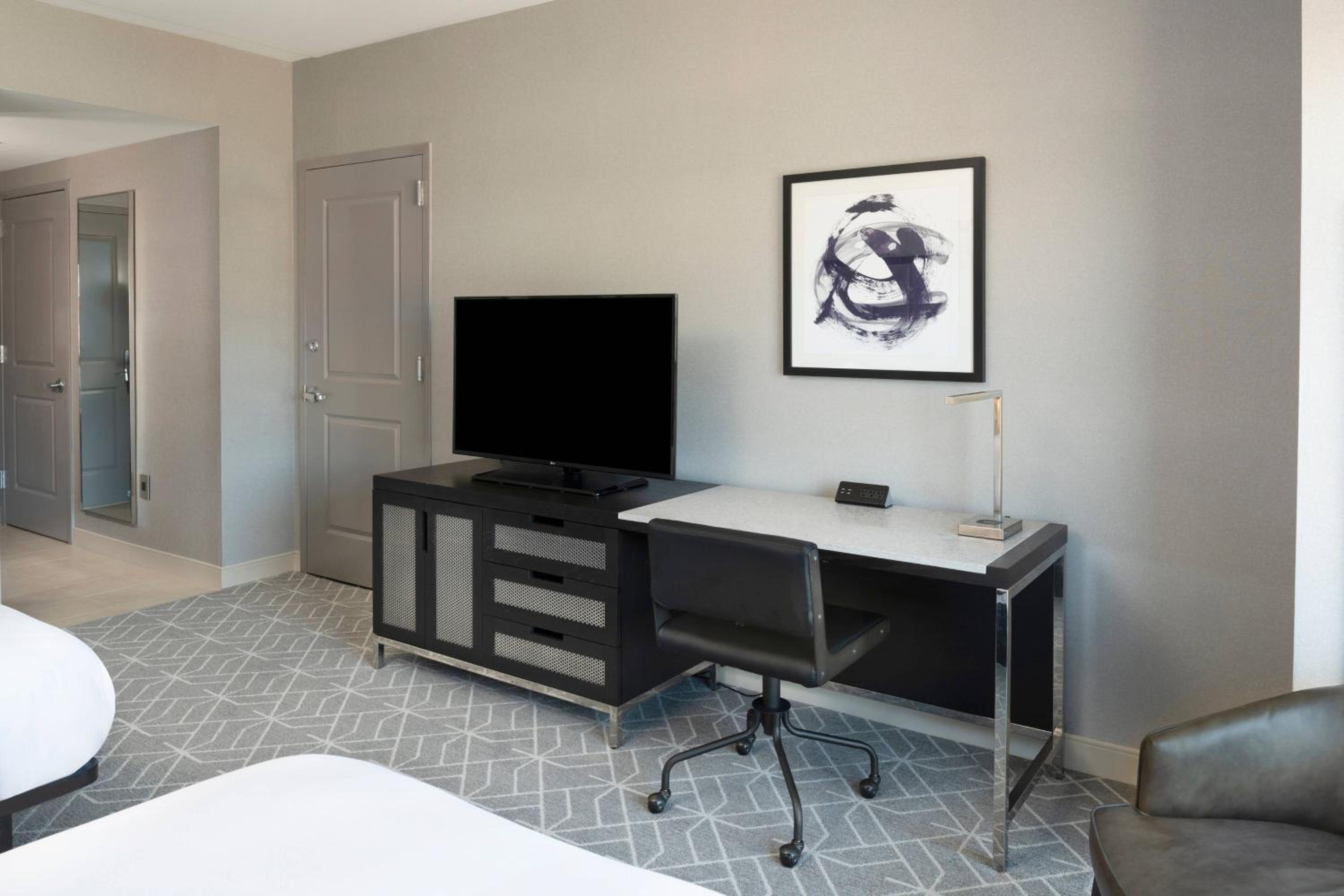 Queen Room with Two Queen Beds - Photo 6
