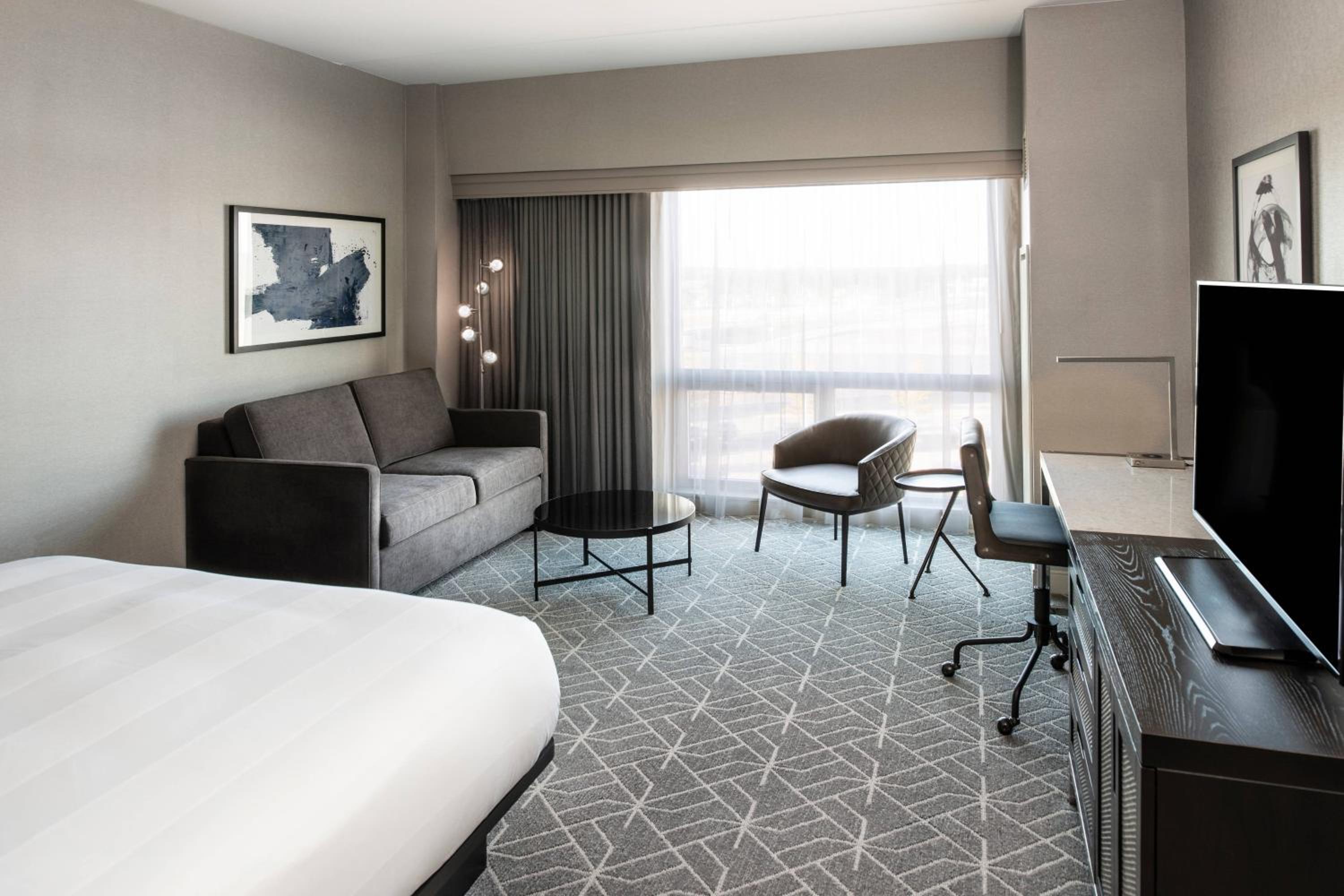 Deluxe King Room - Photo 6