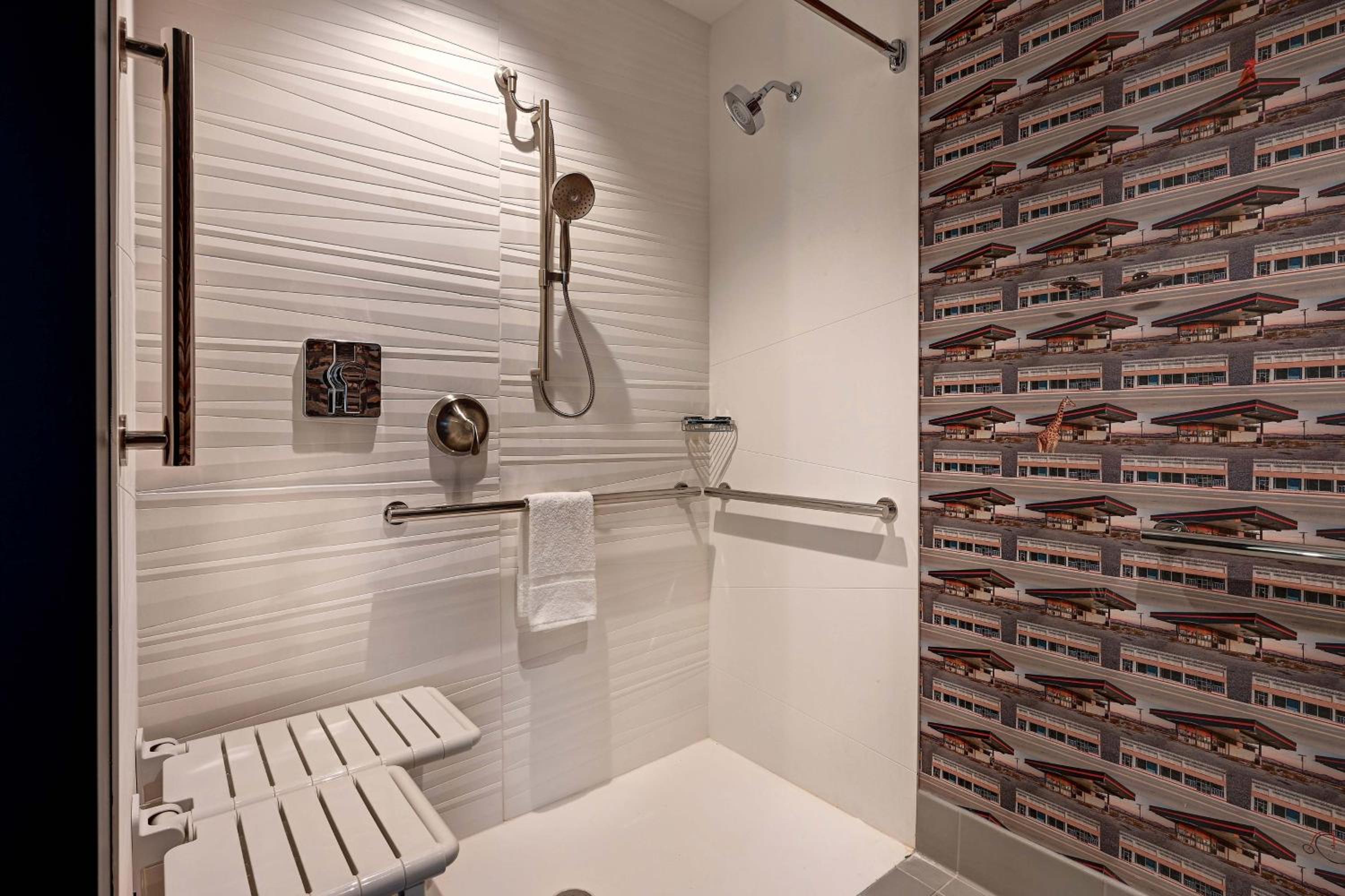 Aloft King Room - Photo 3
