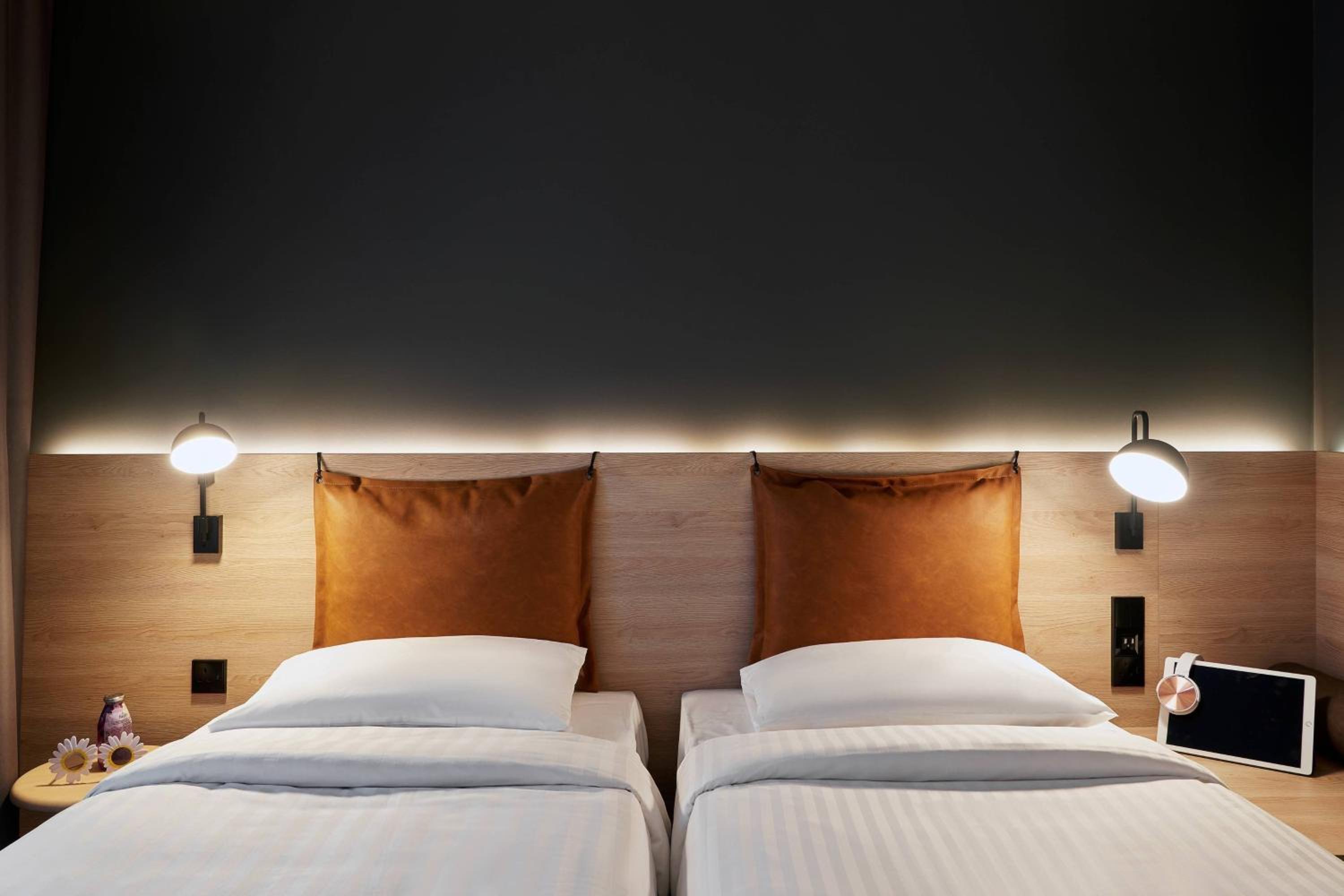 Moxy Twin Room - Photo 1