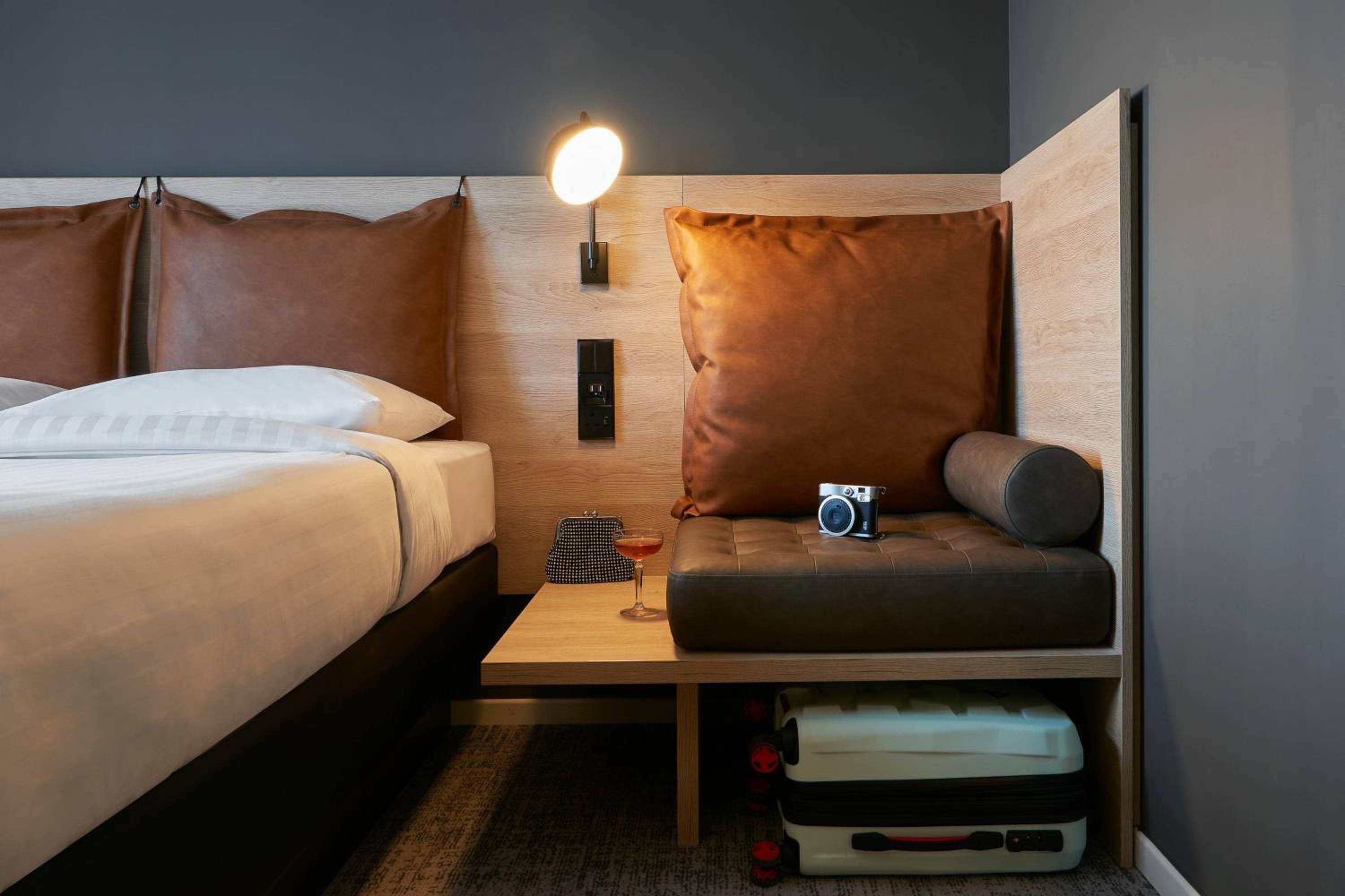 Moxy Queen Room - Photo 1