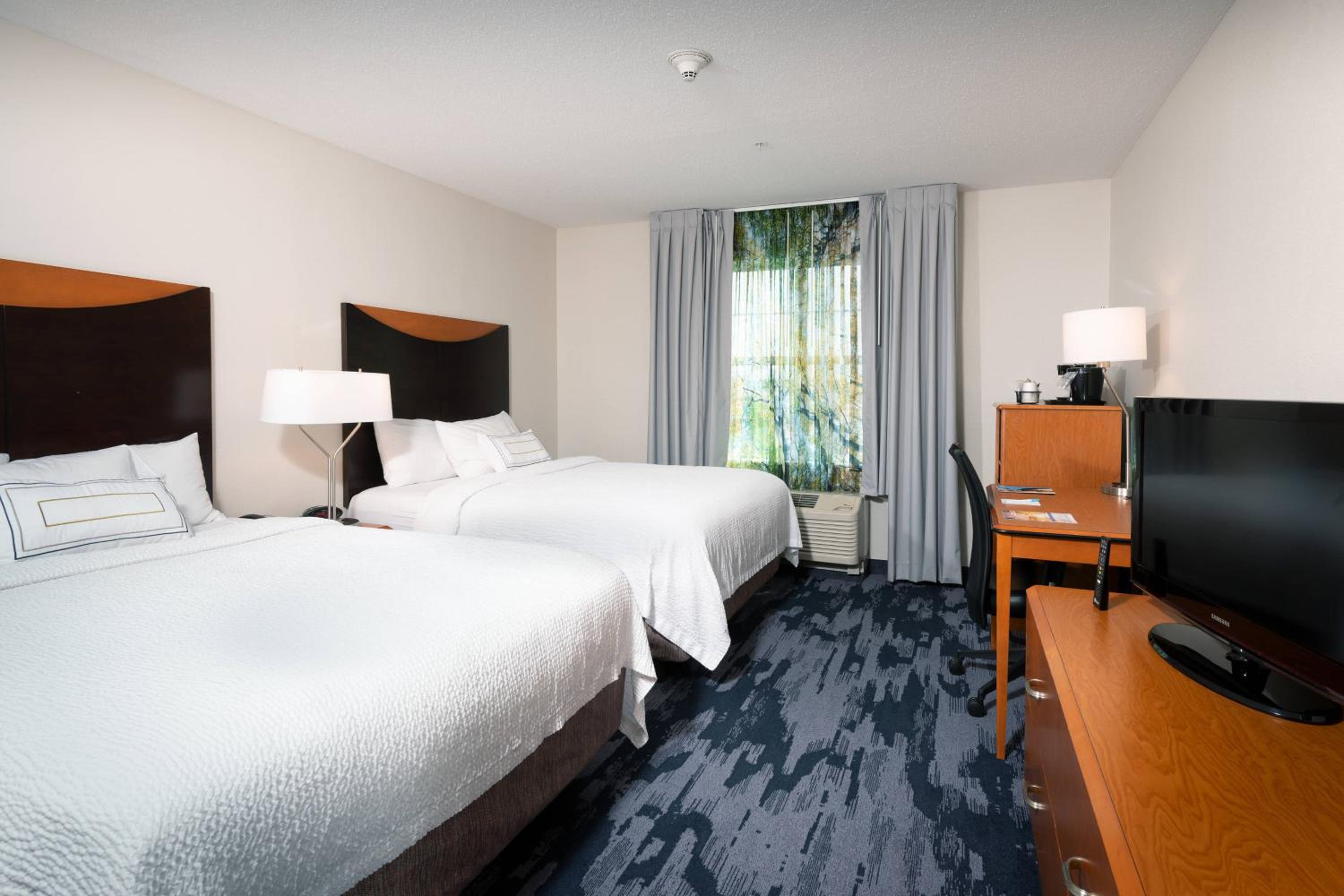 Queen Room with Two Queen Beds - Harbor View