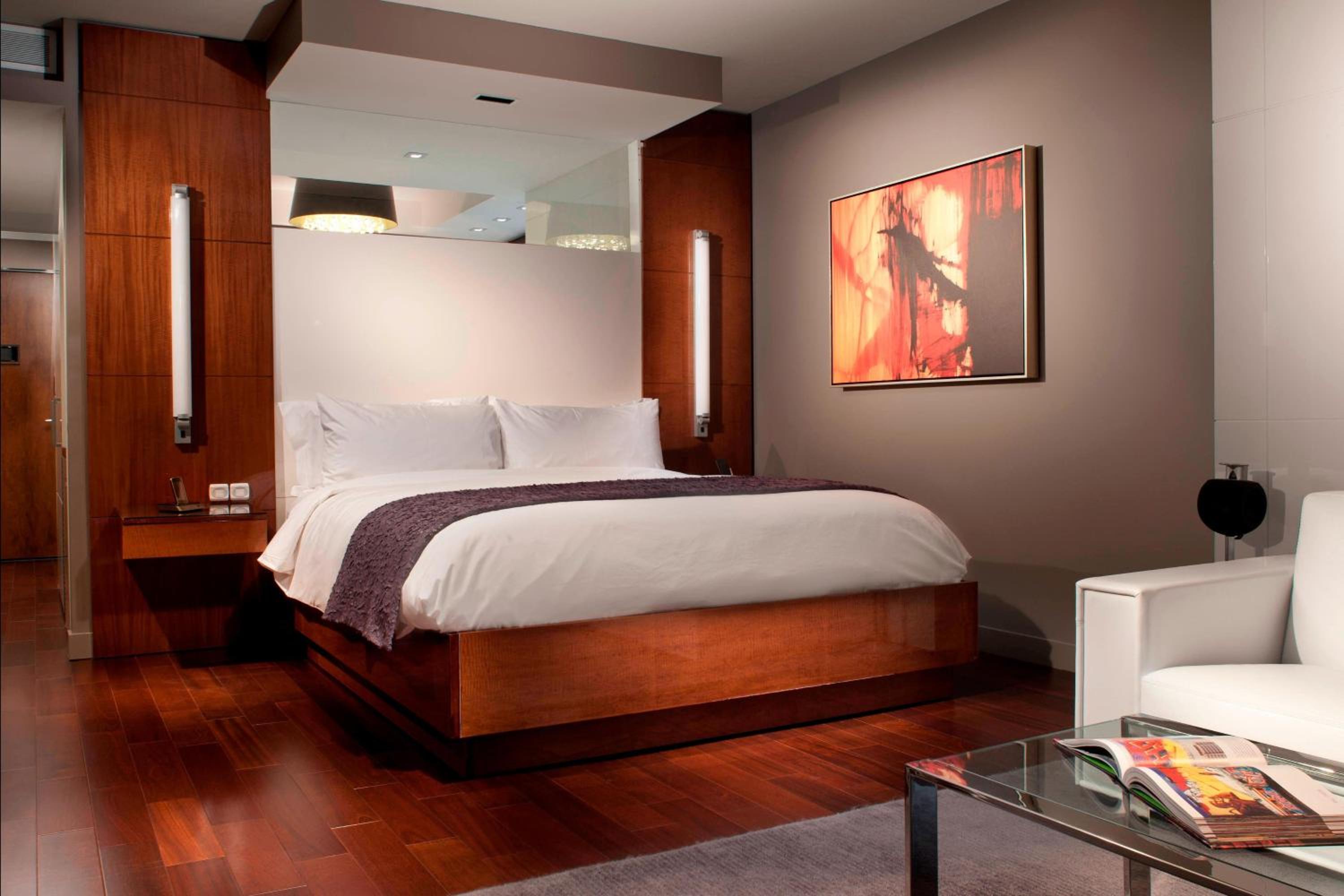 Rockwell King Guest Room with City View